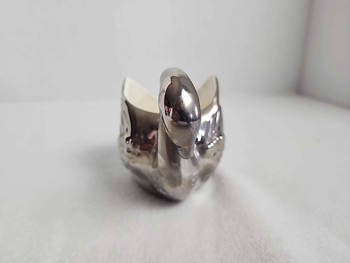 Vintage Pearl China Co Platinum Rose Swan Hand Decorated w 22Kt Gold Priority