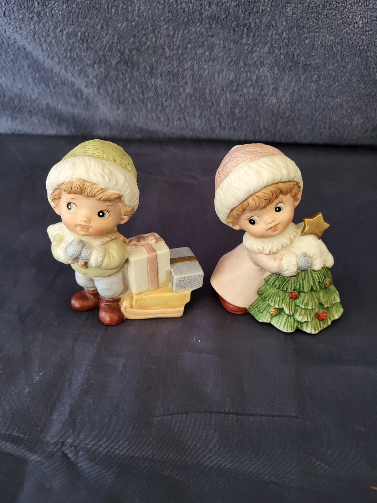 Vtg Homco Christmas 5556 Porcelain Christmas Boy Presents Girl w/ Tree Figurines