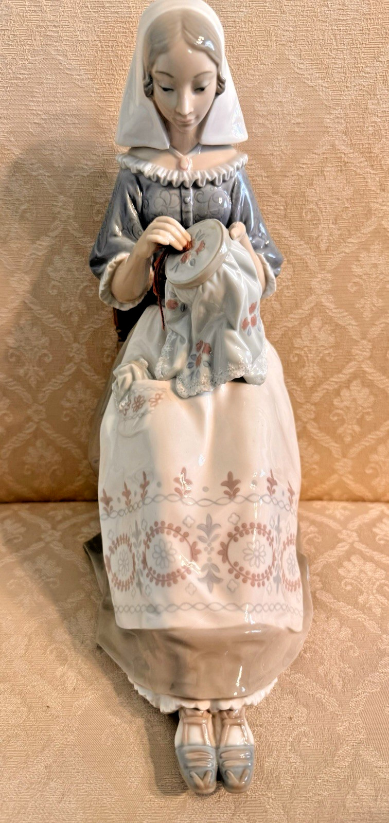 Lladro #4865 Insular Embroideress Figurine LARGE 11″ Retired Spain AS-IS/Repair