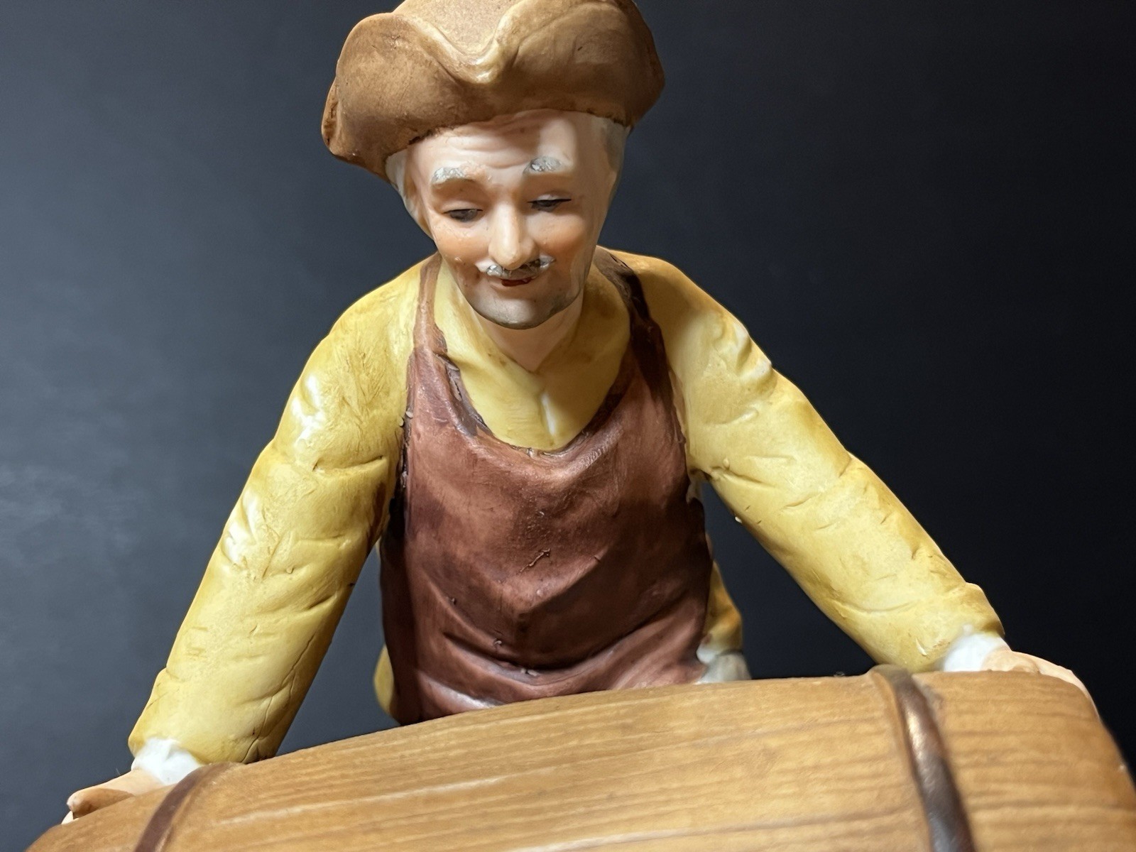 VTG J & T Martell Cognac Barrel w/ Colonial Man Figurine Porcelain Advertising