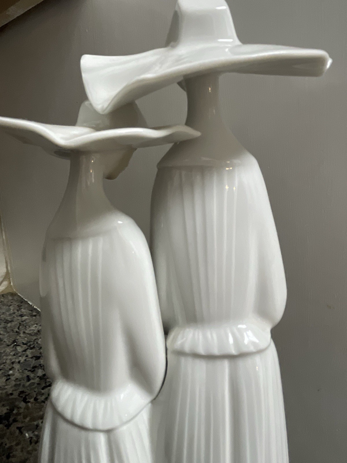 LLADRO #4611 Two Nuns in White – 13” Fulgencio Garcia 1970-2017 – EXCELLENT