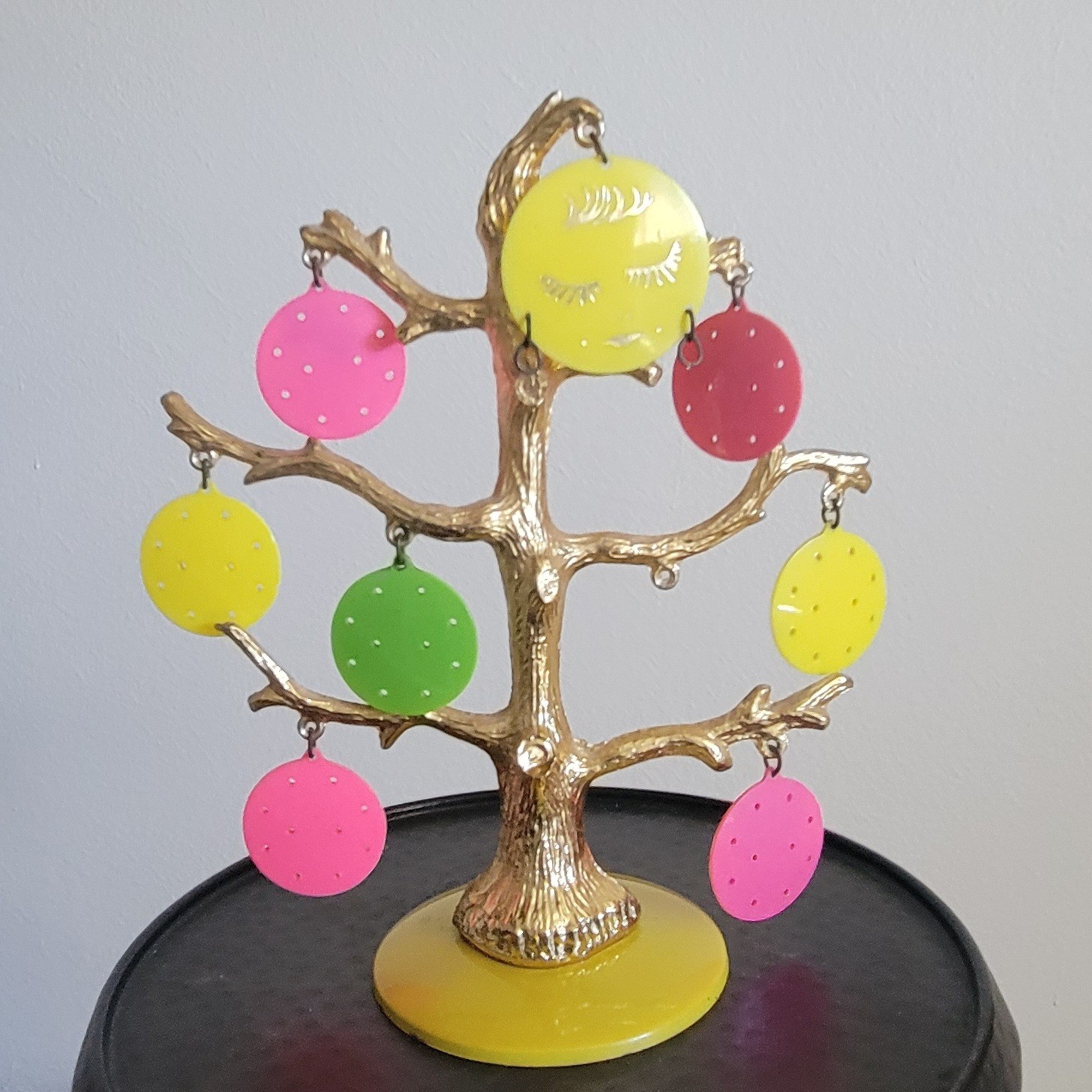 Vintage ’60s Neon Sleepy Face Earring Tree Holder – Rare Retro Decor