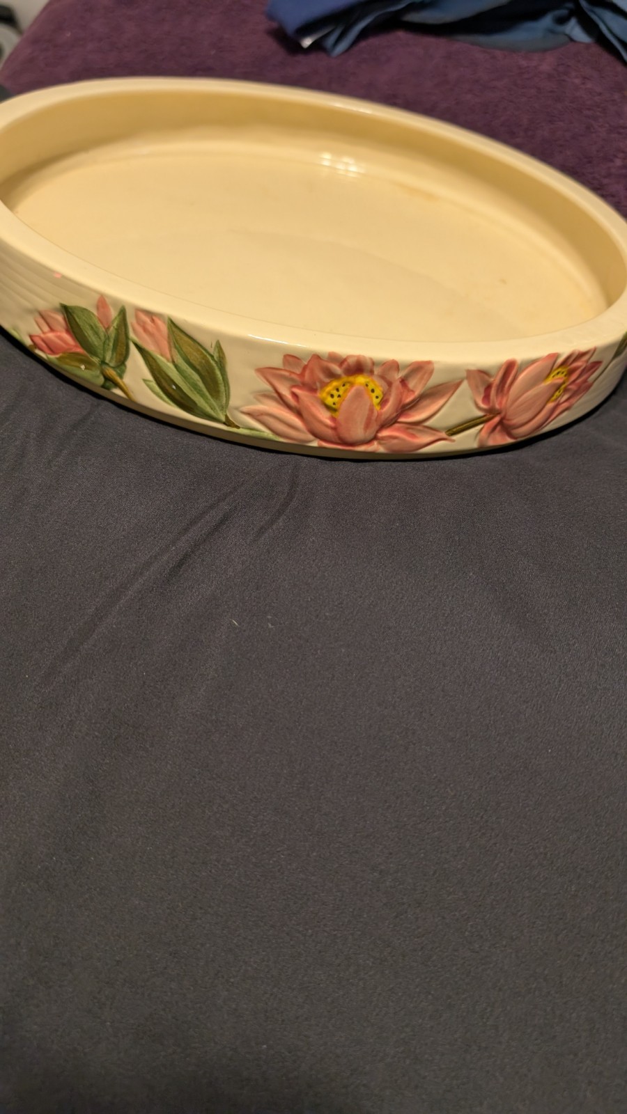 BEAUTIFUL, GLADDING McBEAN CATALINA W/ A FLORAL MOTIF. POLYNESIAN ART WARE BOWL!