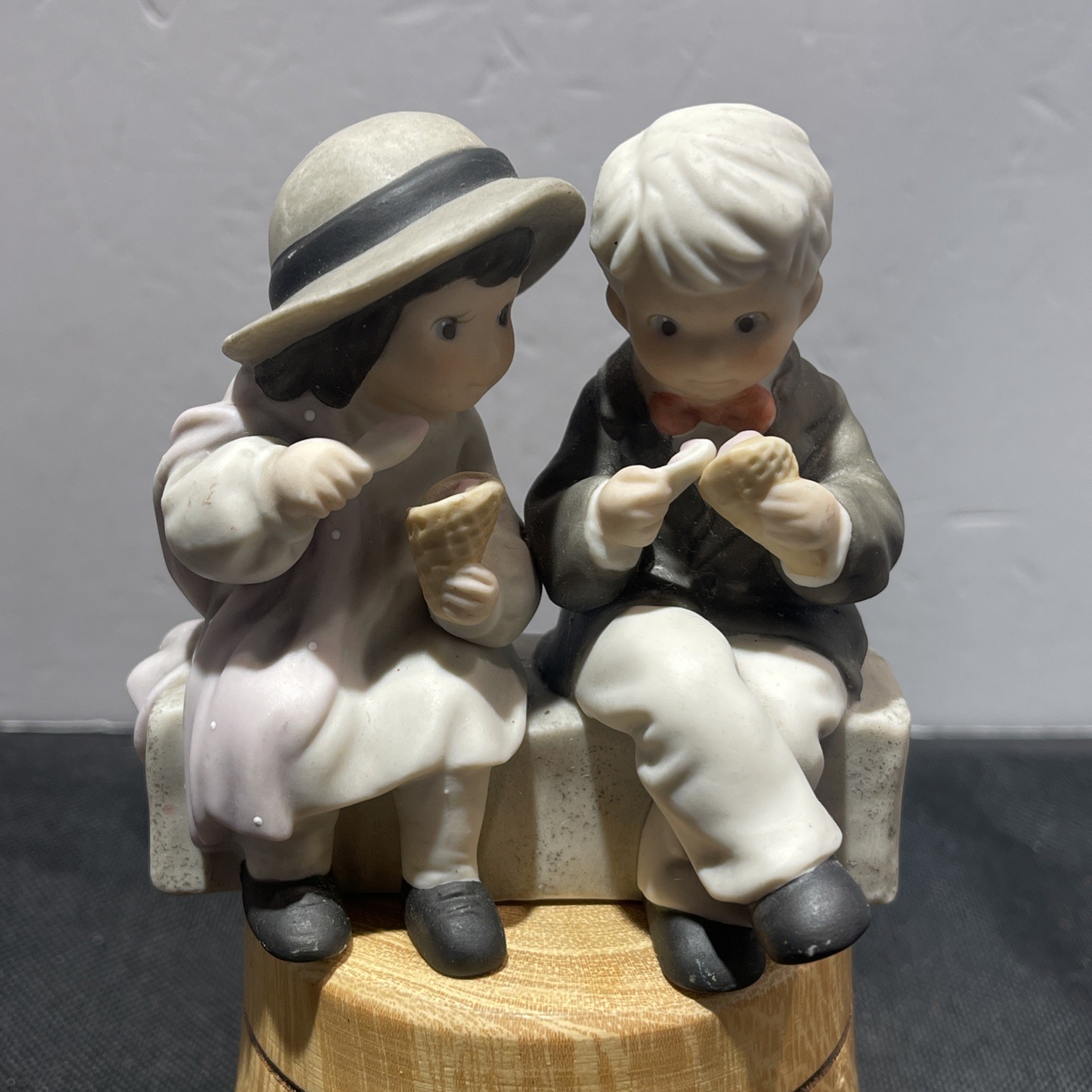 Vtg 1999 Kim Anderson’s Love is the Sweetest Treat of All Enesco Fig 295965S 4”