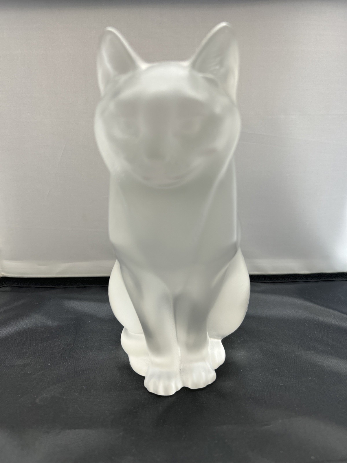 Lalique Crystal “Chat Assis” Frosted Sitting Cat Sculpture – Signed France