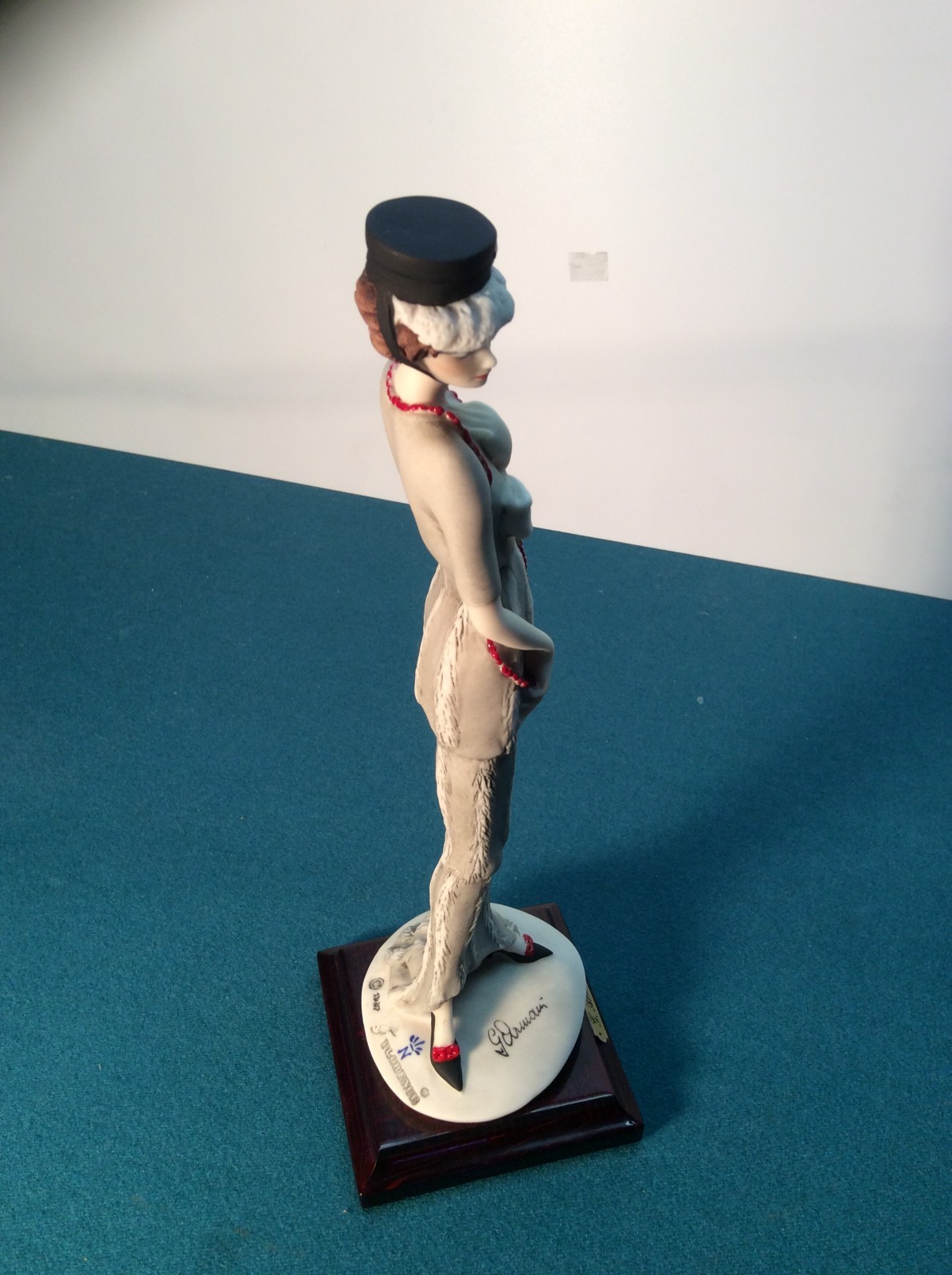 SIGNED GIUSEPPE ARMANI LADY WITH NECKLACE RED BEADS FLORENCE ITALY FIGURINE 11″