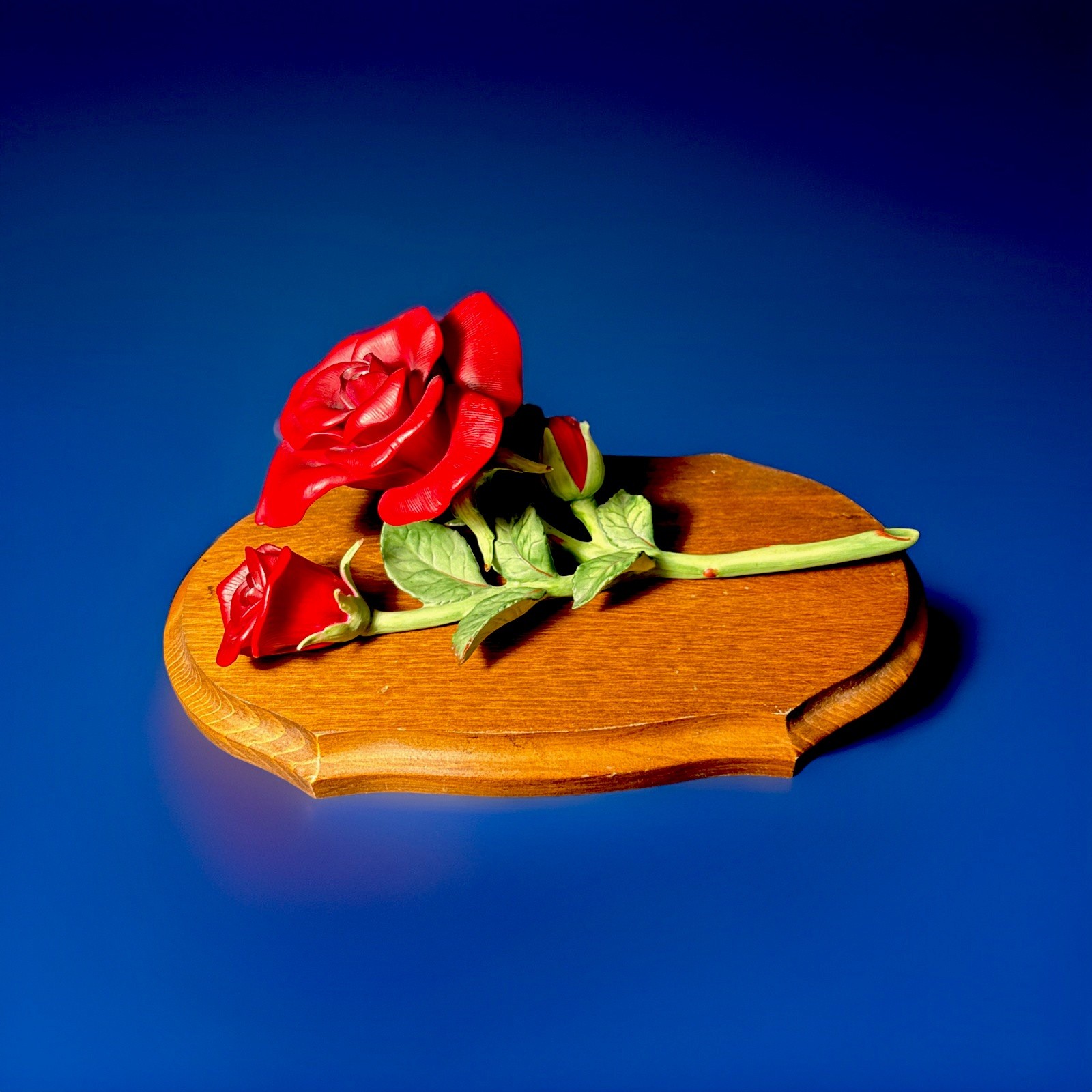 HOMCO Masterpiece Collection Red Rose on Wooden Base Mizuno Bone China Flower