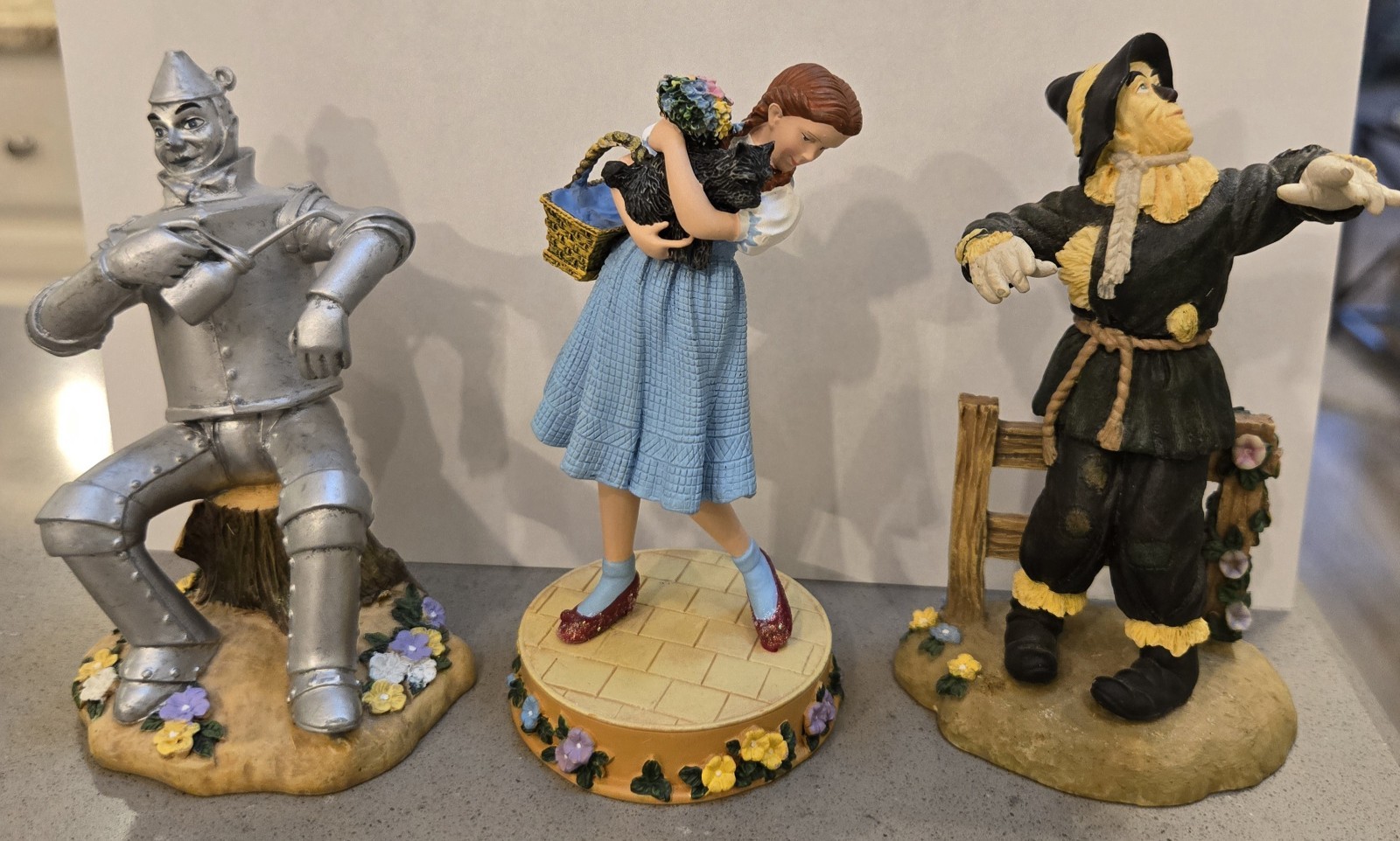 Wizard of Oz Dorothy Tin Man Scarecrow figures Enesco Turner Entertainment 1999