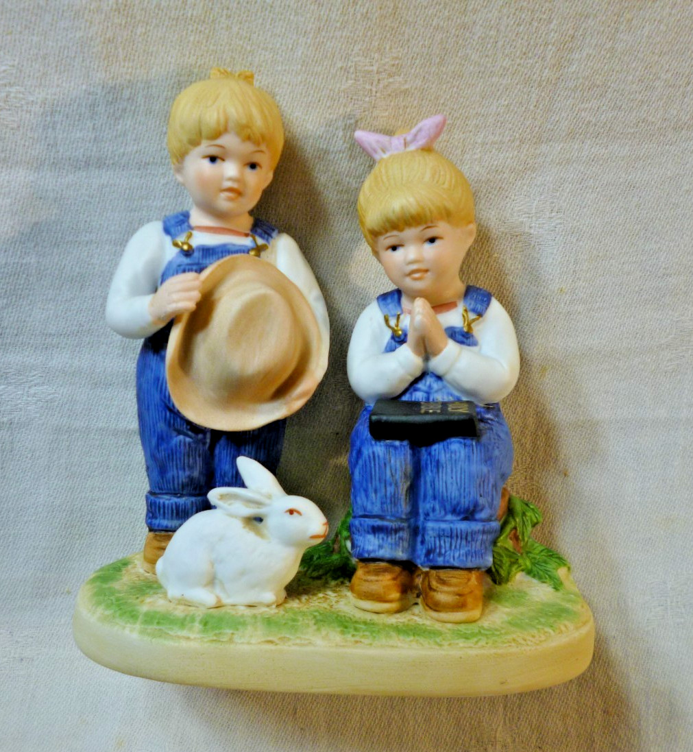 Home Interiors 1985 HOMCO Denim Days Figurine Jesus Loves Me # 8867 * T-3