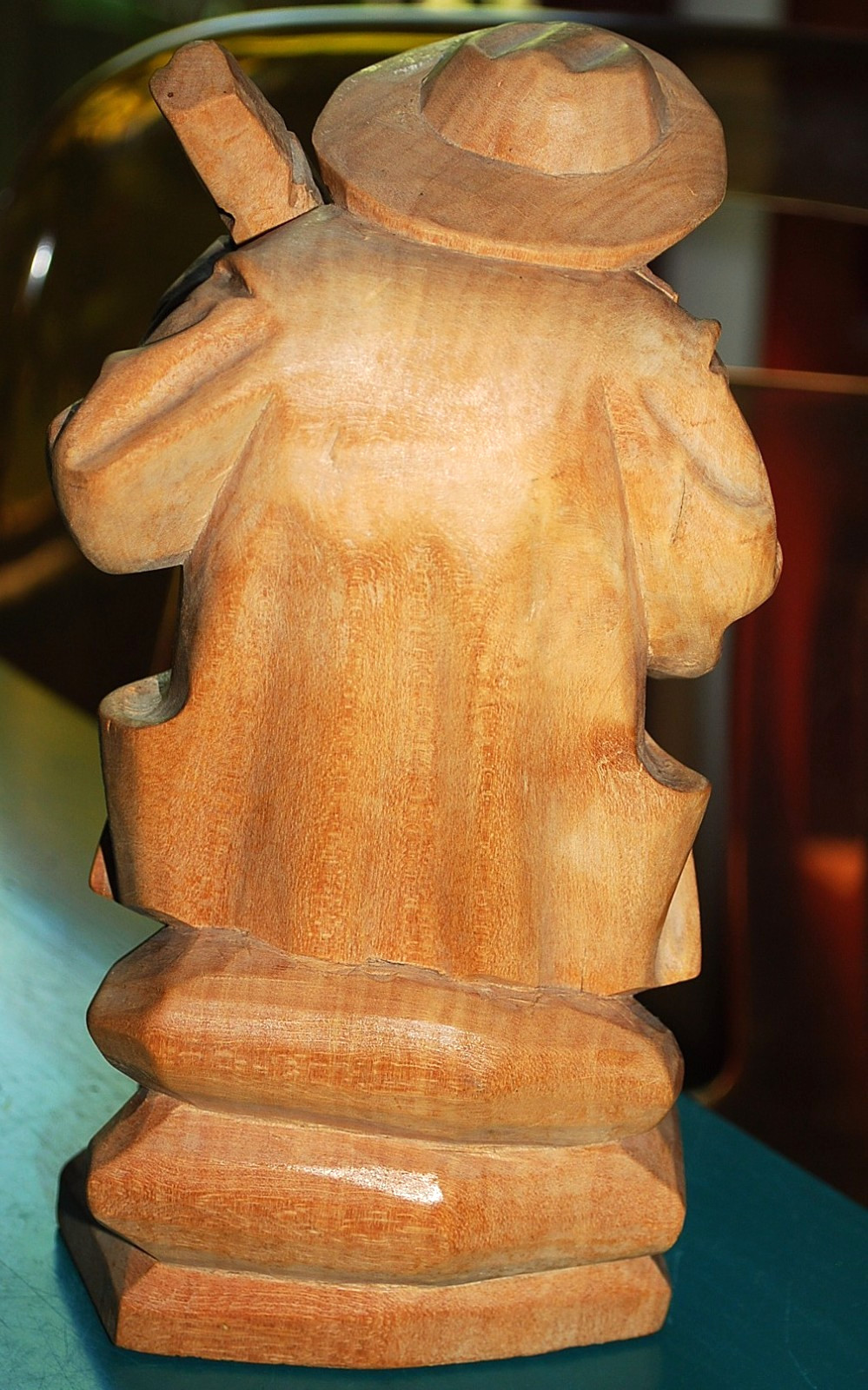 Antique BLACK FOREST GERMANY Hand Carved Wood Sculpture MAN PLAYING GUITAR 8.25″