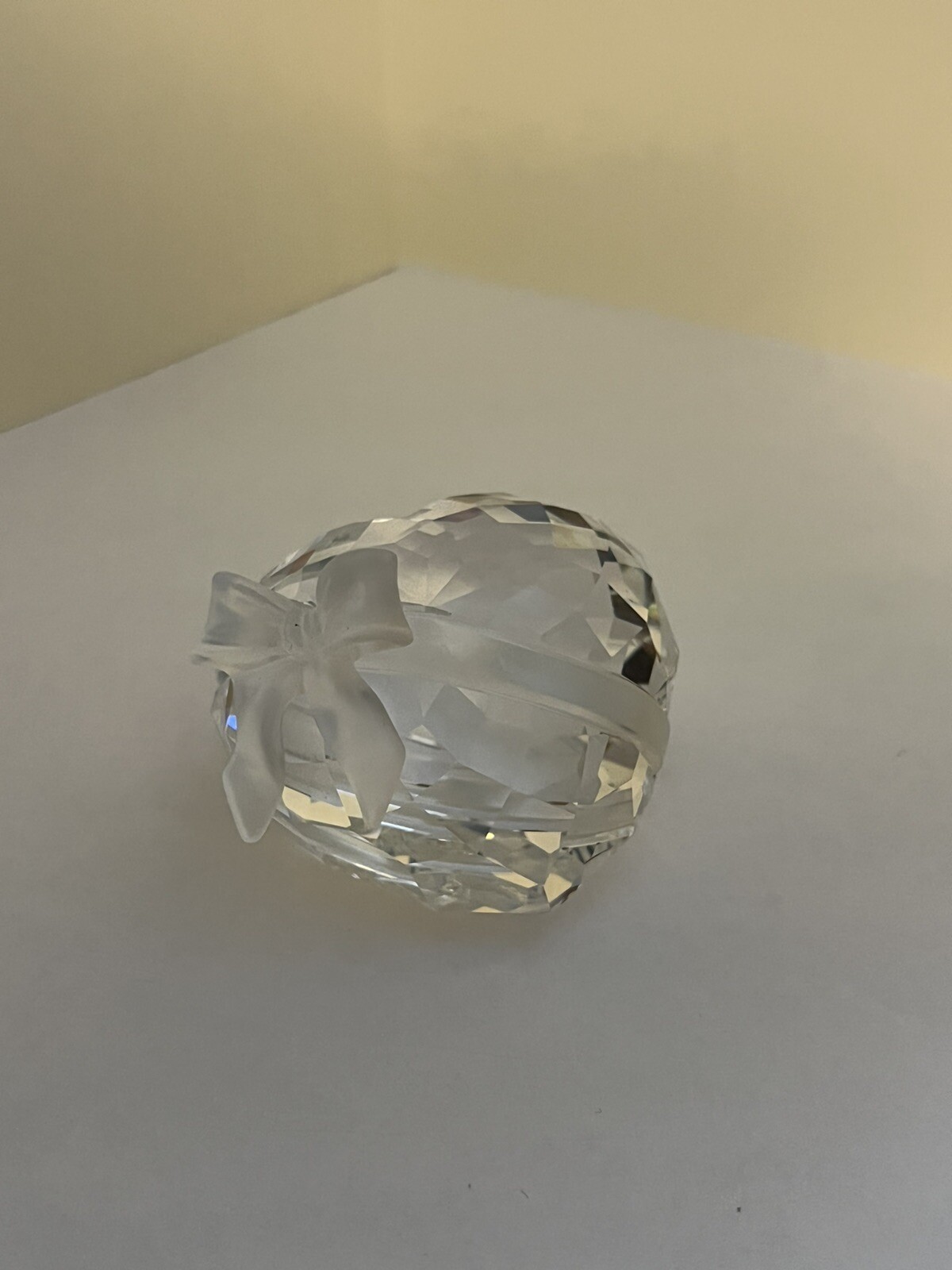 Swarovski Crystal Heart Clear Frosted Bow Solid Paper Weight Swan Logo Marked