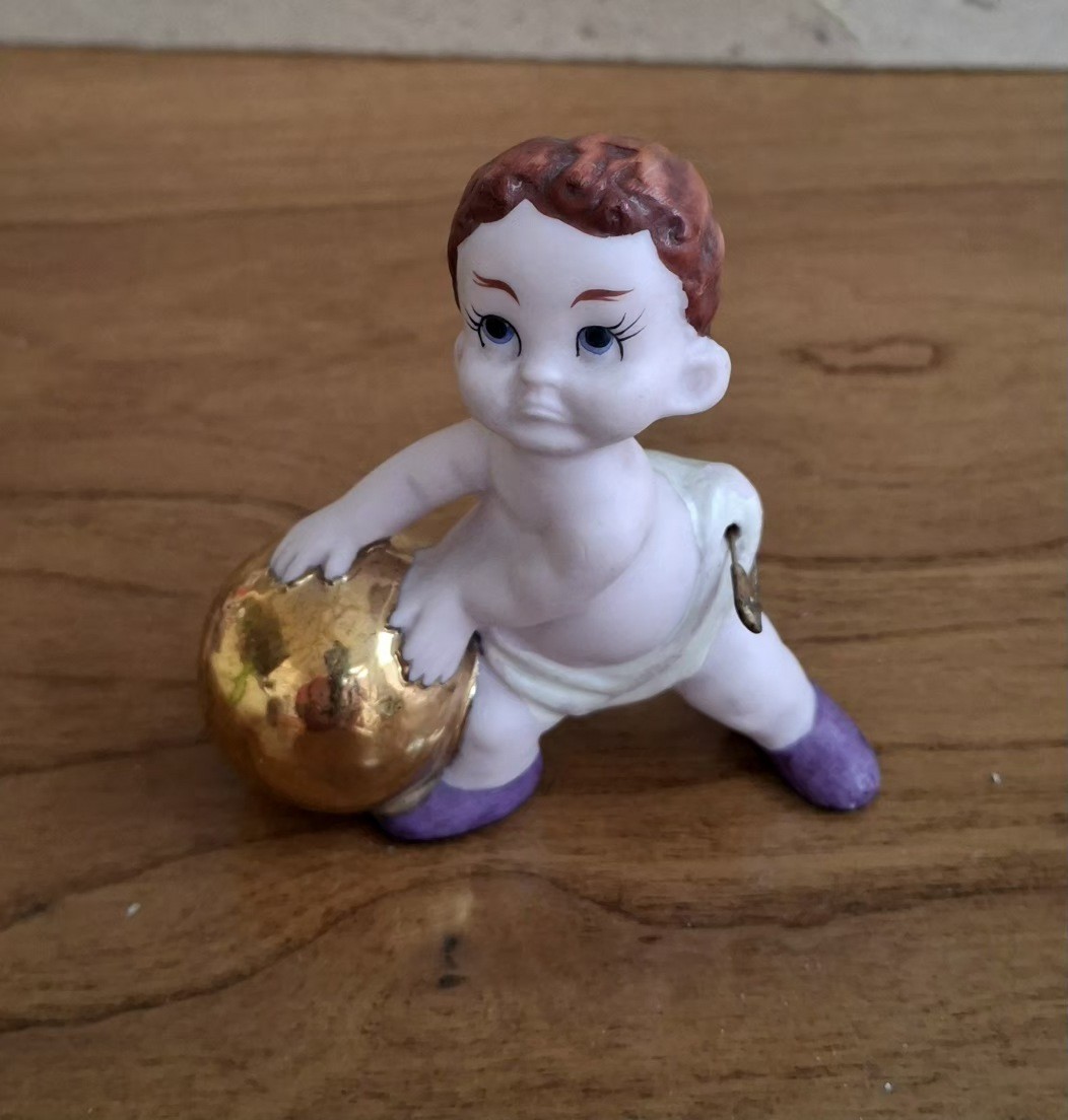 Vtg 1950s bisque baby in diaper 2 3/4″ figurine, bowling, Japan, CUTE!