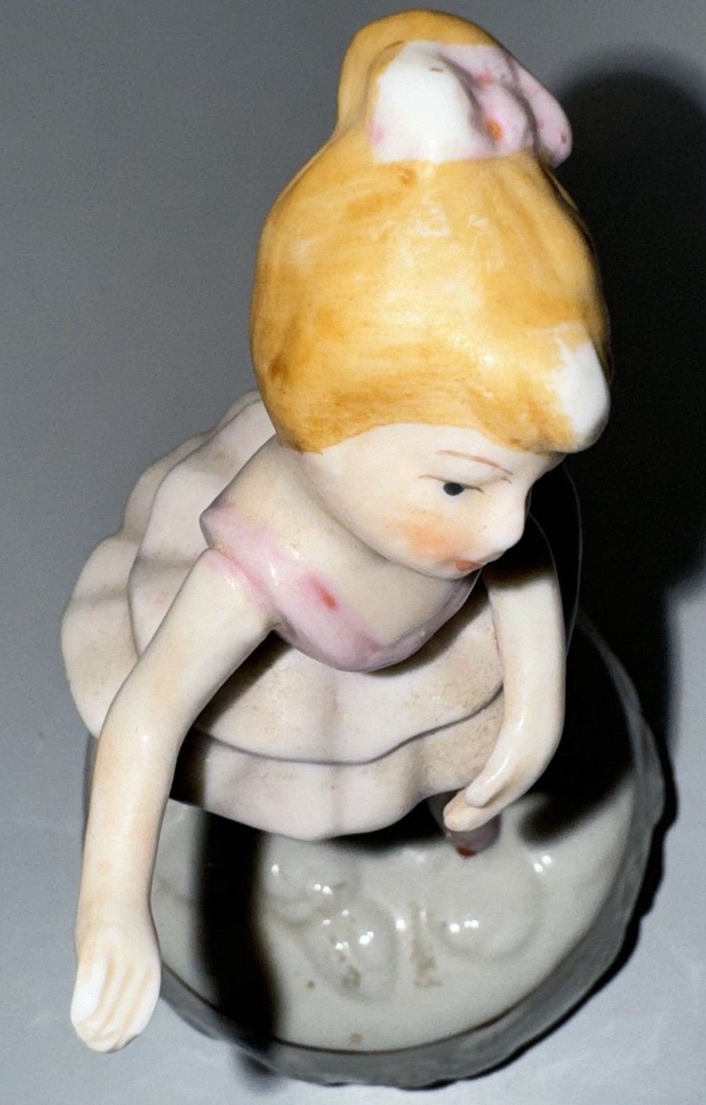 Vintage Porcelain Ballerina Music Box 6″ Figurine Plays Swan Lake Rotating Pink