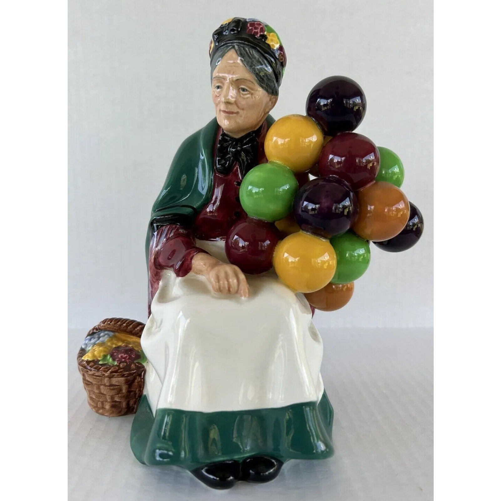 Royal Doulton The Old Balloon Seller HN1315 Porcelain Figurine 7 1/2”