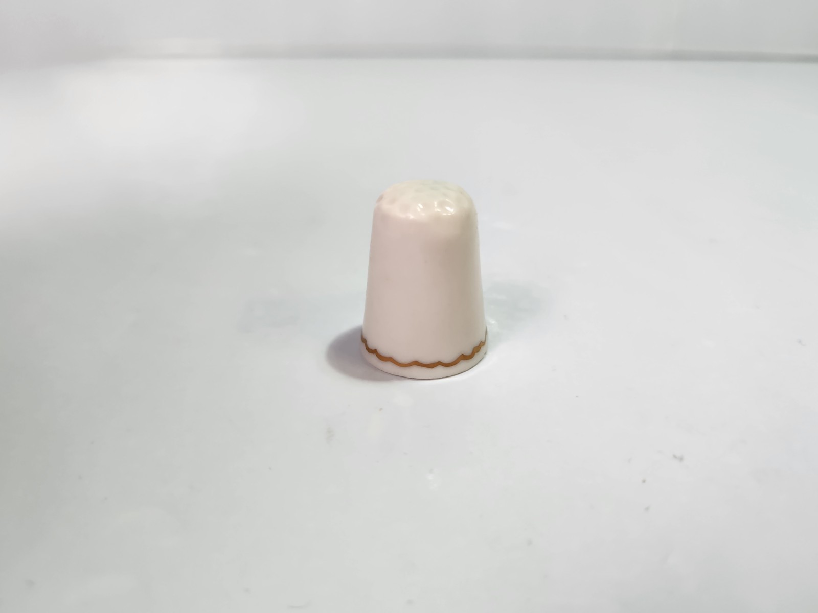 Vintage Irish Dresden Lace Thimble