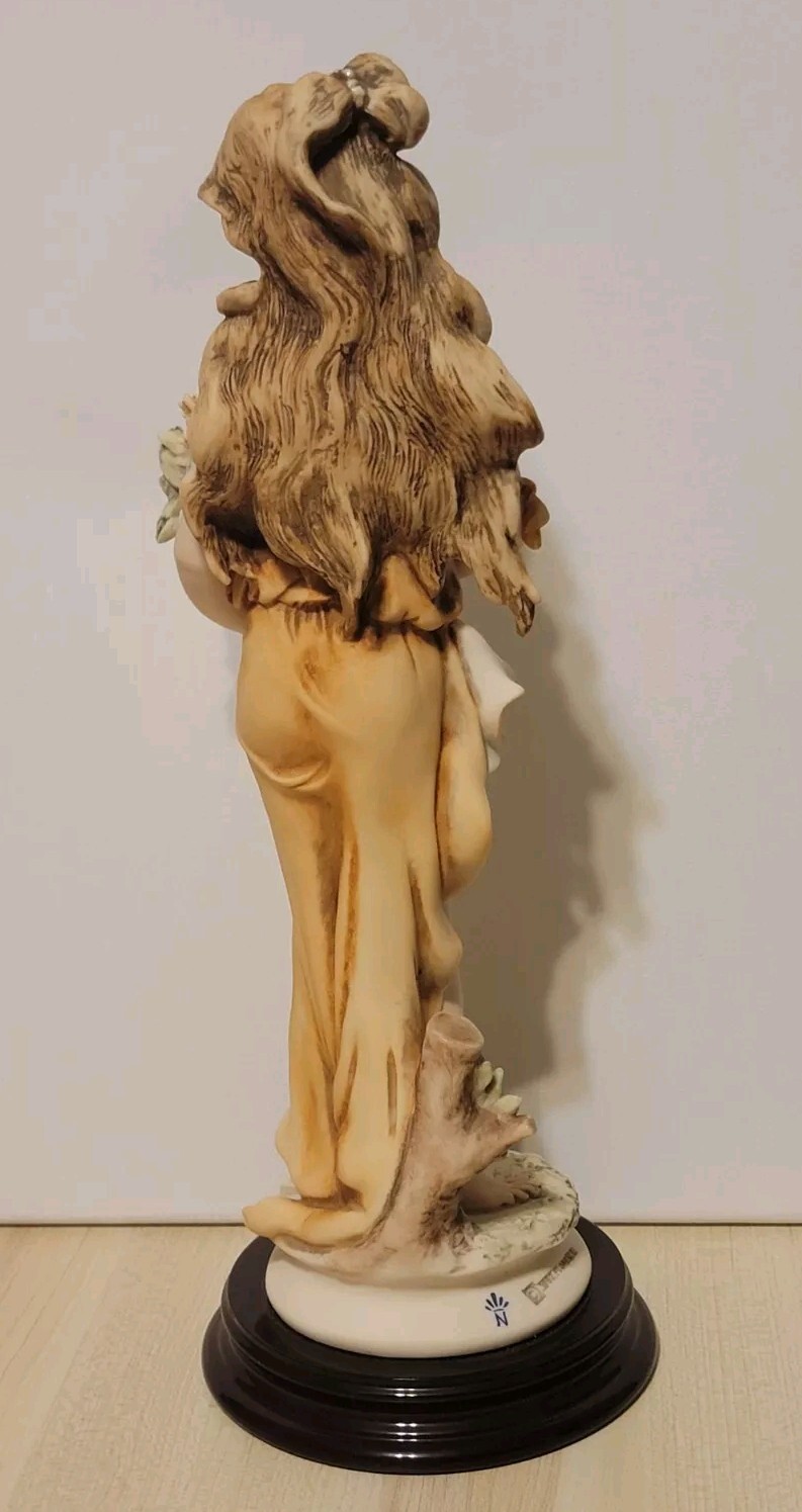 Giuseppe Armani Lady Cornucopia 0182C Figurine Capodimonte Florence Porcelain
