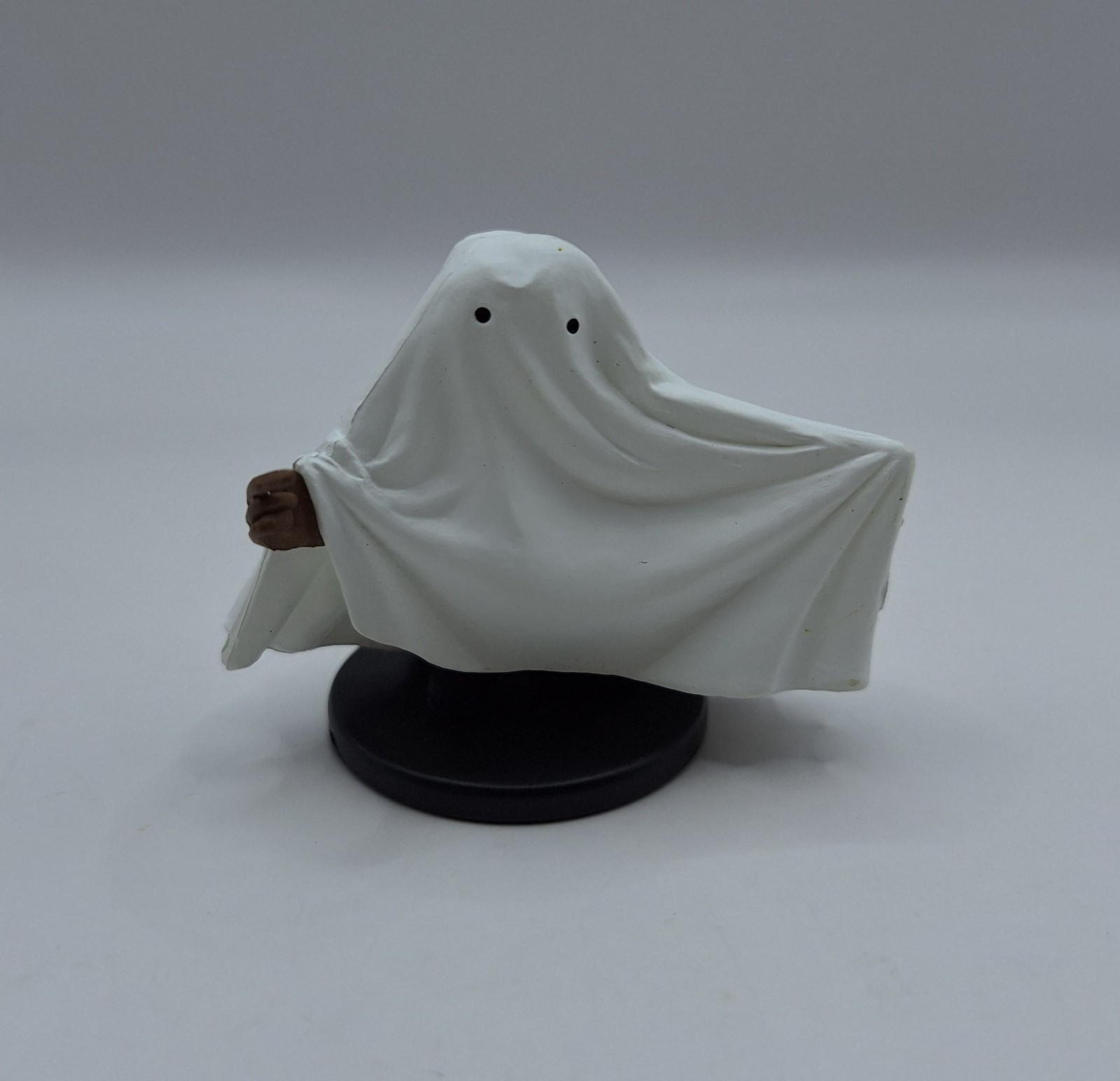 E.T. In White Ghost Sheet 1.75″ Figurine 2012 Universal WizKids NECA