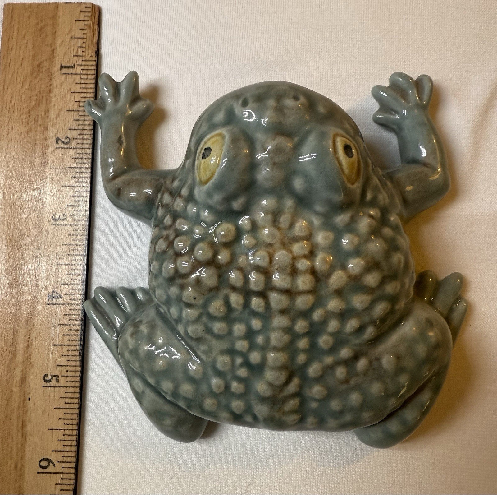 RARE DELIGHTFUL Bordallo Pinheiro Frog Ceramic 5″ Glossy Portugal Figurine