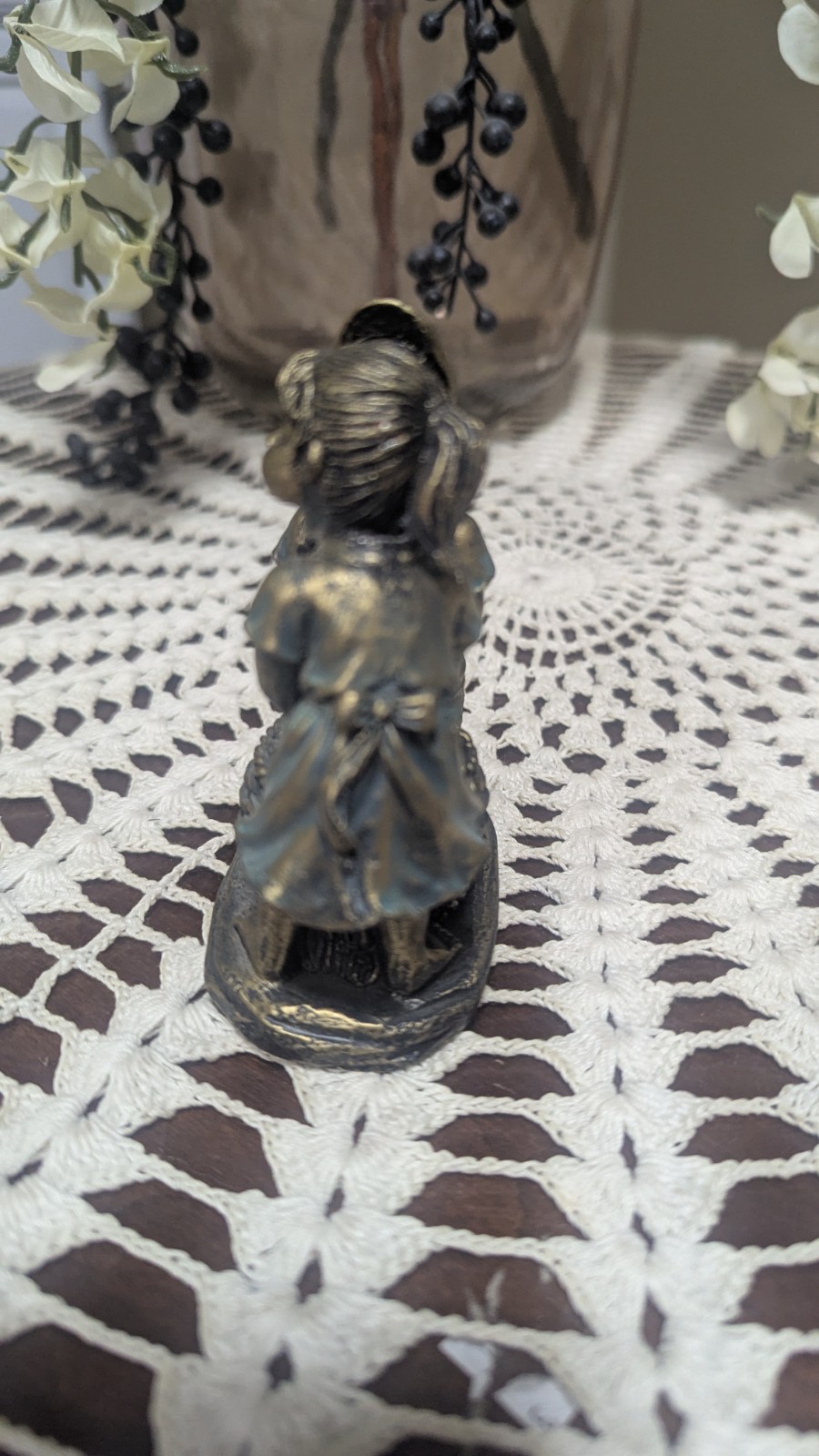 Antique Bronze Gold ResinCouple Figurine Romantic Sculpture for All Occasions