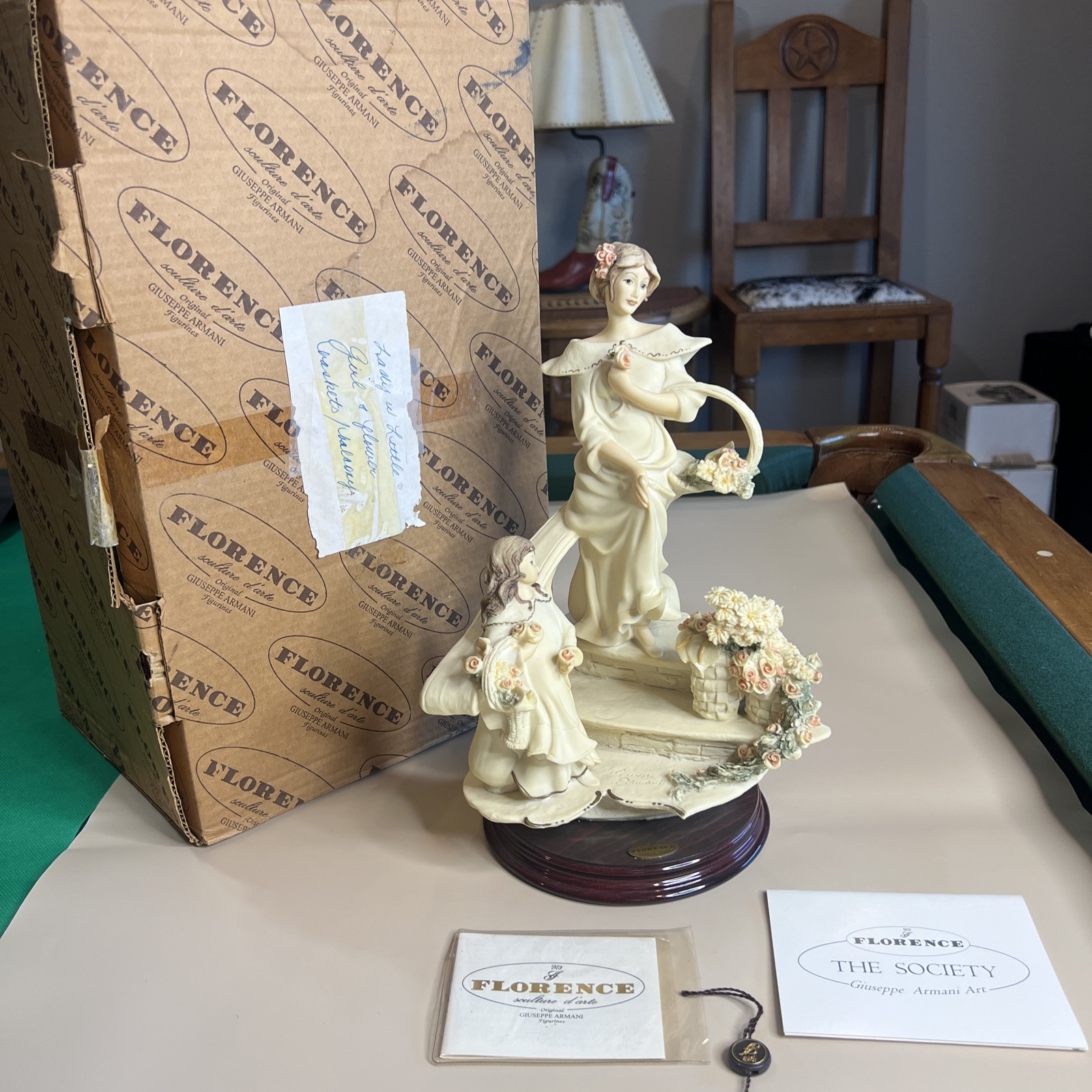 Giuseppe Armani (FLOWERS FOR SALE) 333f 12 3/4″ tall in box f0