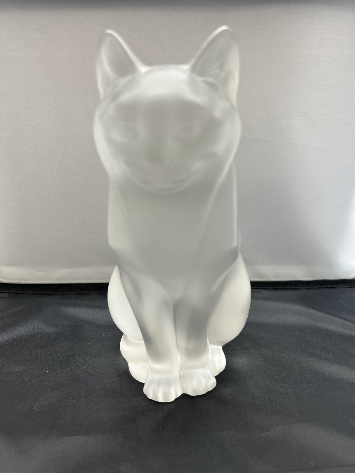 Lalique Crystal “Chat Assis” Frosted Sitting Cat Sculpture – Signed France