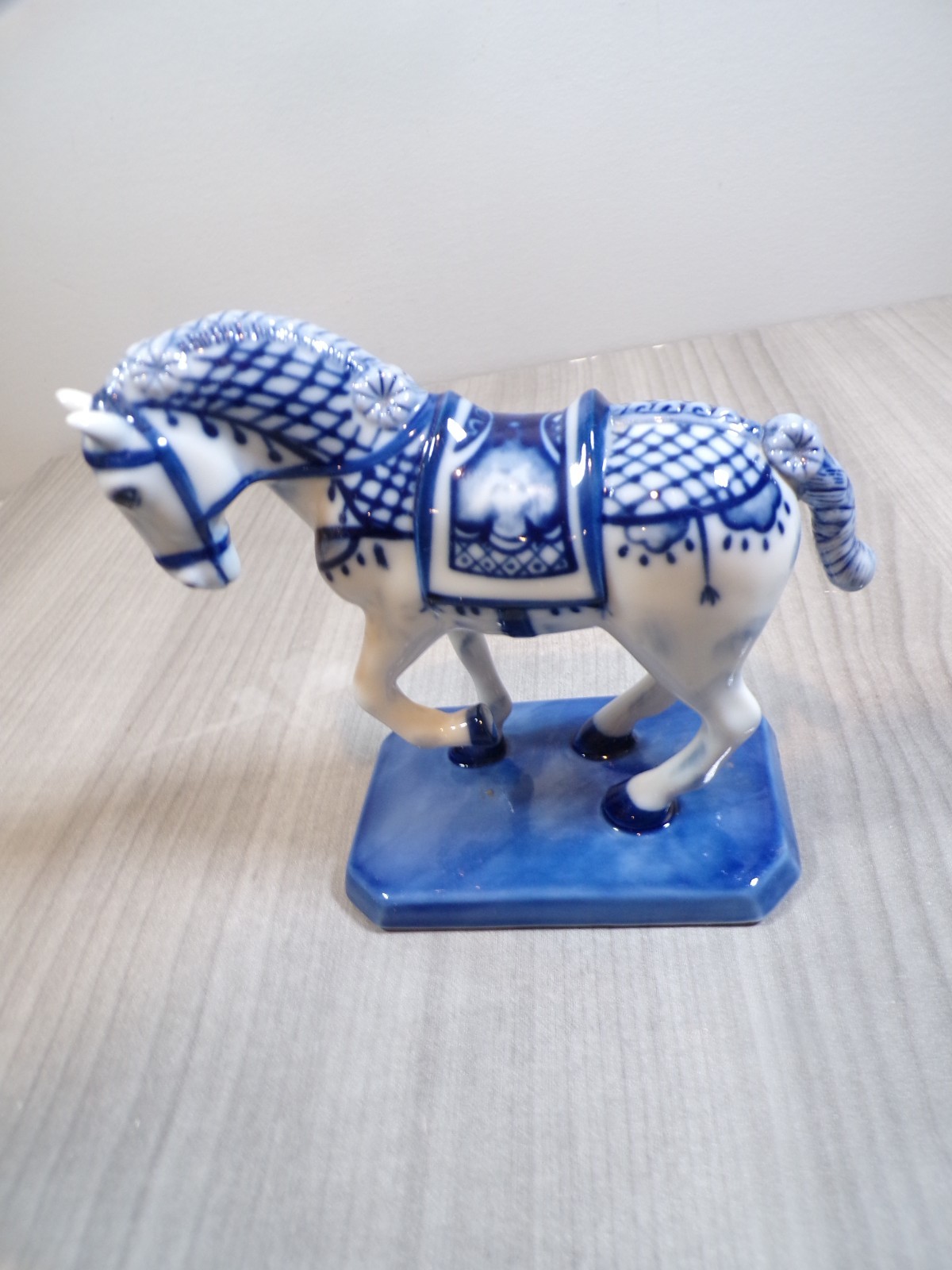 VTG Franklin Mint Dutch Delft Horse Figurine 1987 6″ tall Excellent