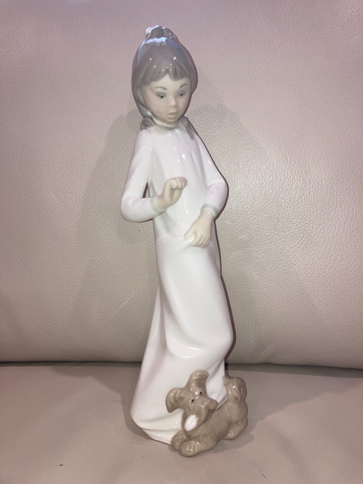 Zaphir Lladro Figurine Mi Perrito Girl with little dogs 10.5 in tall #595 Spain