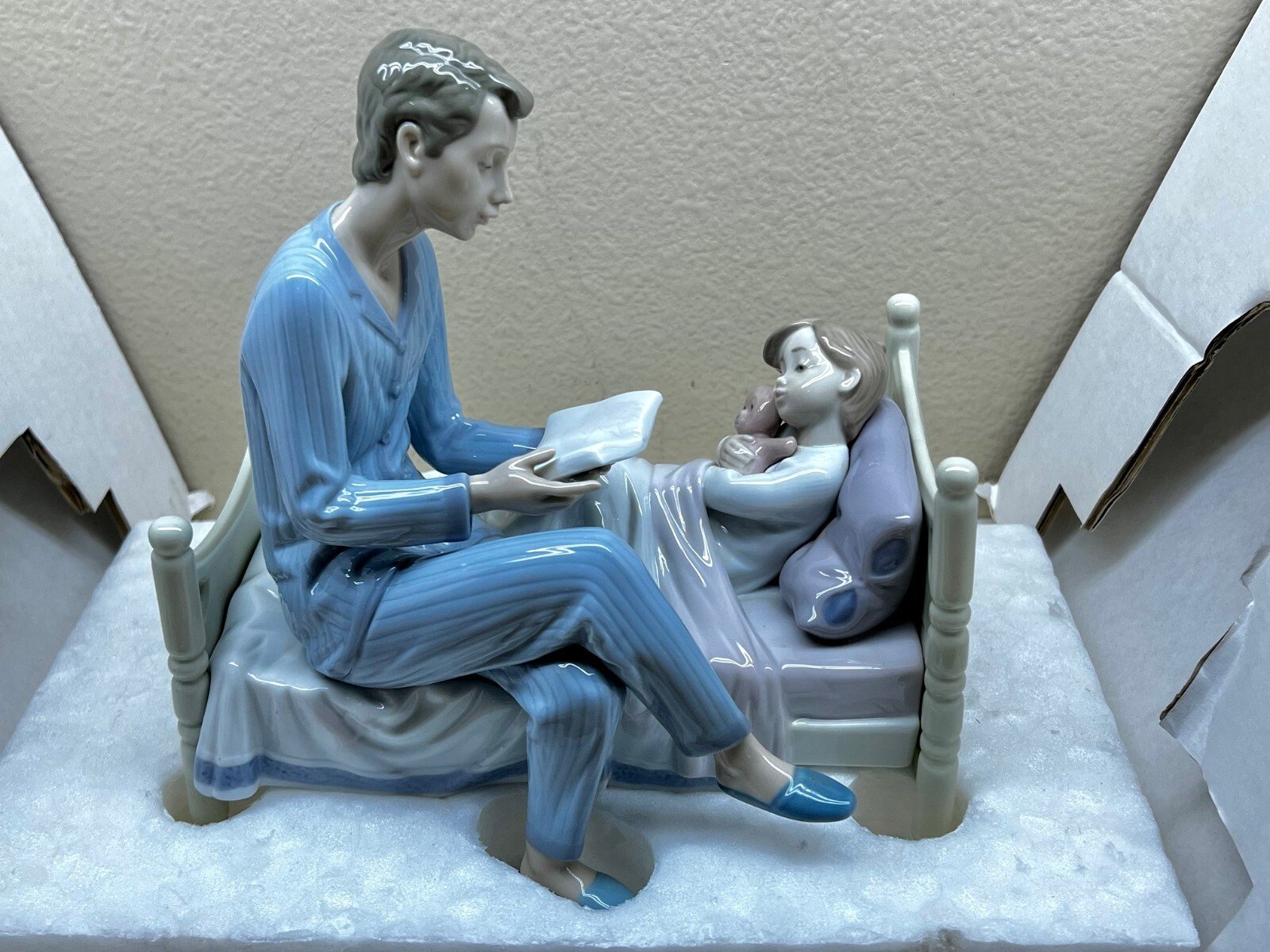 Lladro Just One More Father and Child Reading Bedtime Story #5899 Figurine