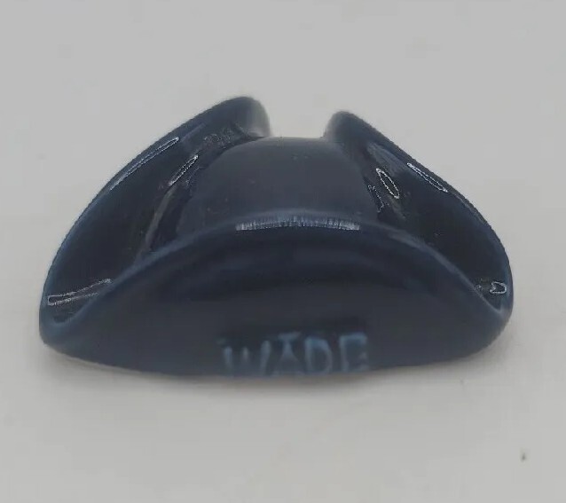 RED ROSE TEA WADE FIGURINE AMERICAN HERITAGE SERIES COLONIAL BLUE TRICORE HAT