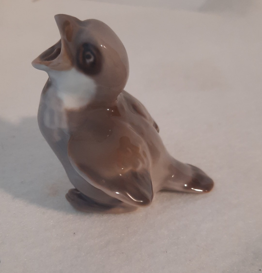 VTG~BING & GRONDAHL~FLEDGLING Baby SPARROW FIGURINE B&G~1852 Screeching For Food