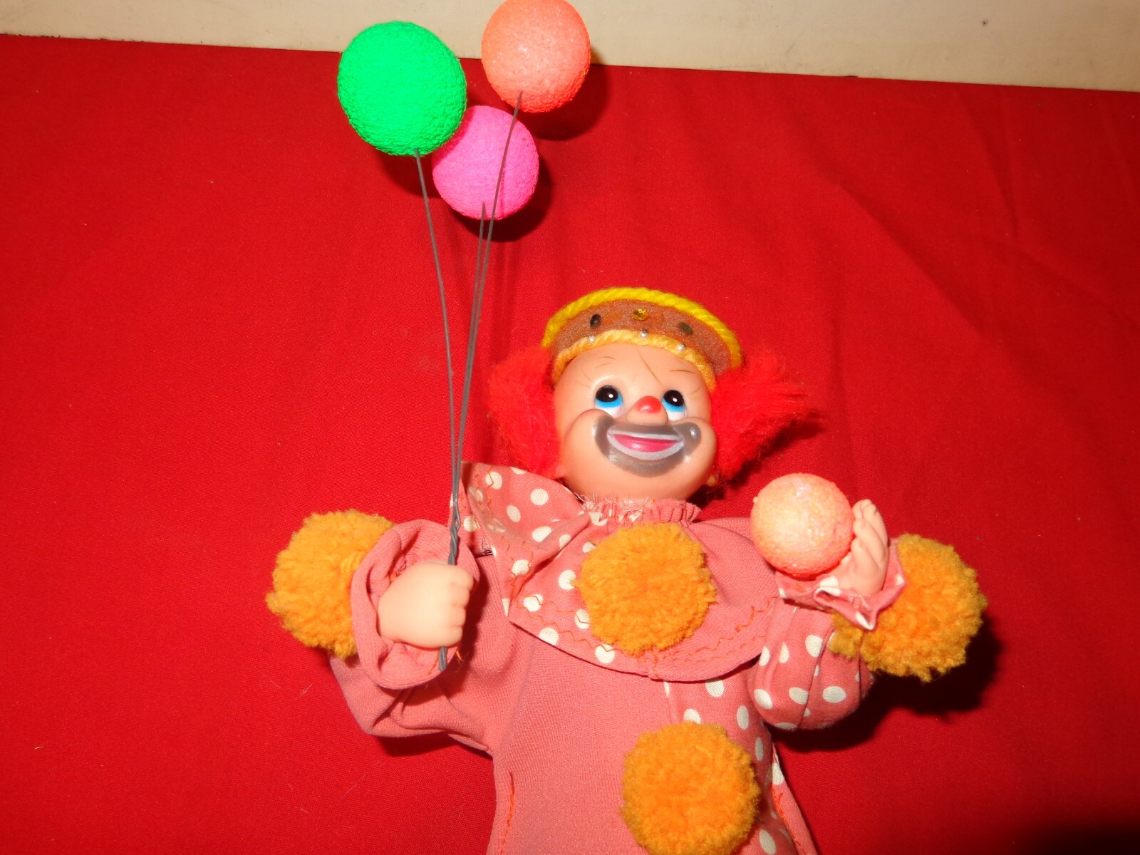14 in VINTAGE HAPPY CLOWN DOLL BALLOONS & BALL GREAT COSTUME DESIGN UNIQUE # 683