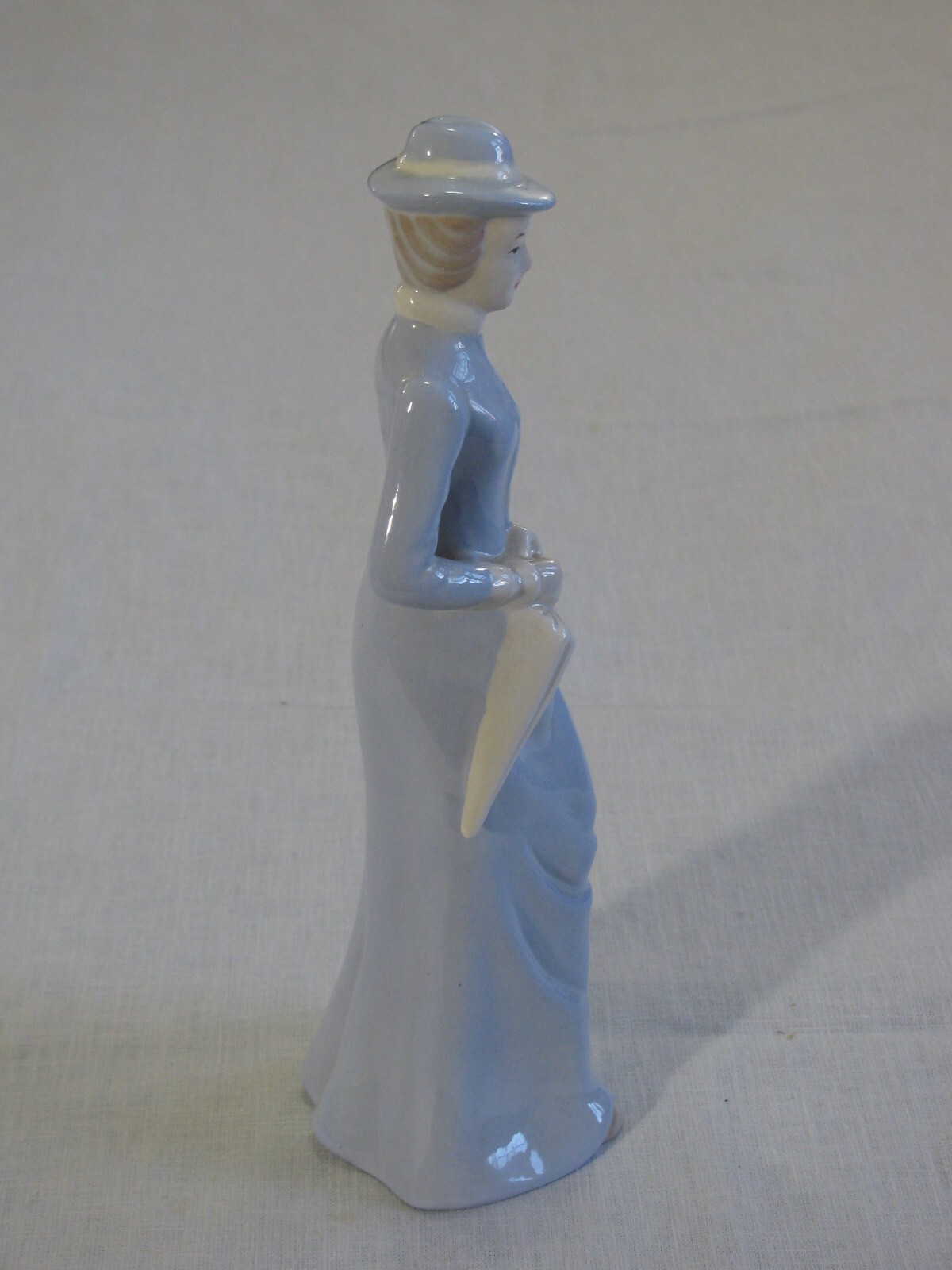 Vtg 10-1/4″ Porcelain Lady in Blue Dress w/Umbrella Figurine, Unmarked r