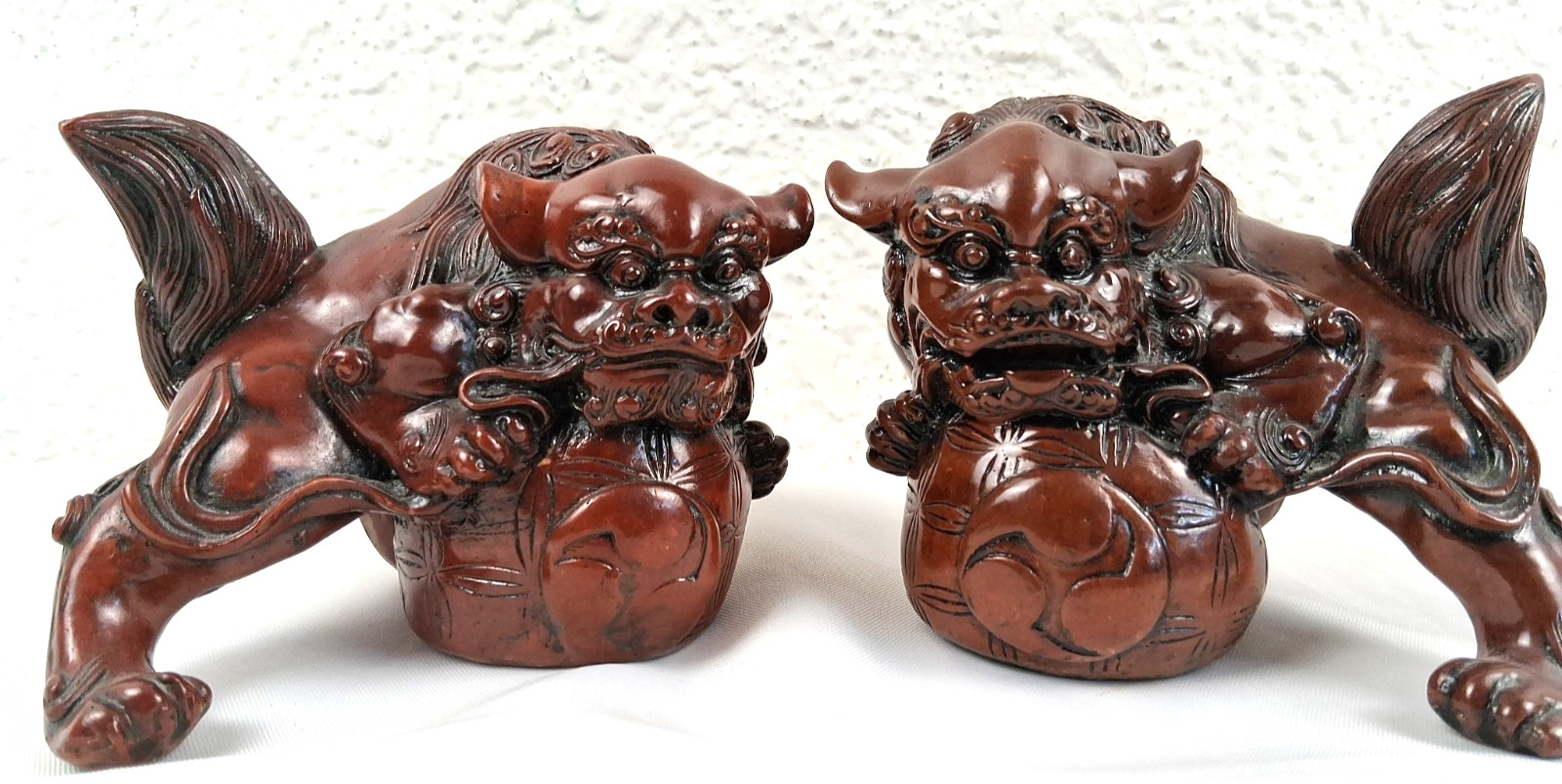 Pair VTG Cinnabar Carved Red Resin or Wood Japanese Foo Lion Dogs Figurines 4″