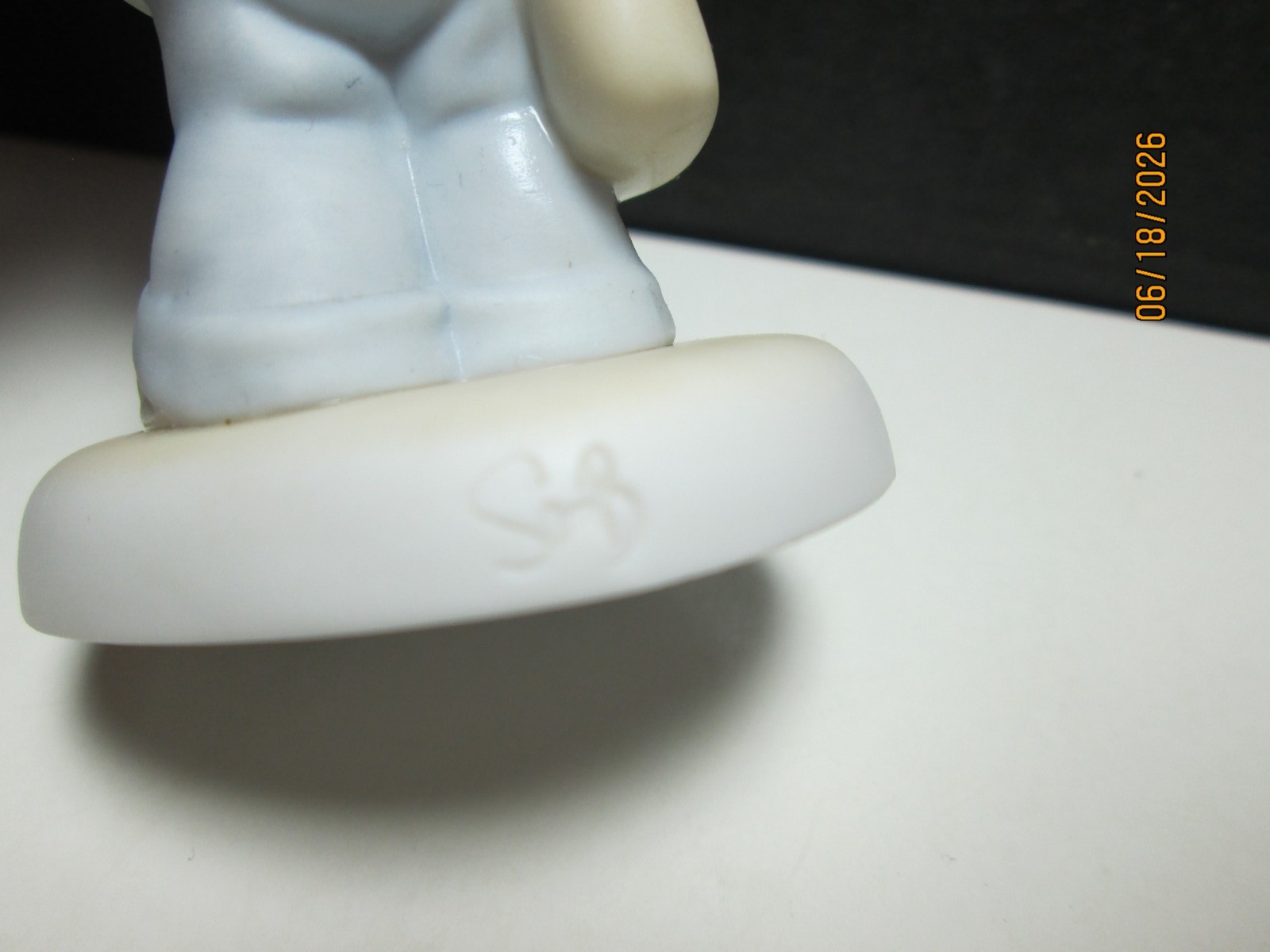 Precious Moments 488135 “Delivering Good News to You” 25th Anniversary Porcelain
