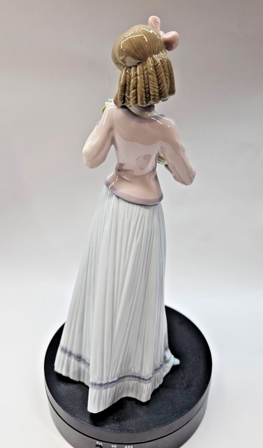 Lladro Figurine: 7644 Innocence in Bloom, Retired – No Box