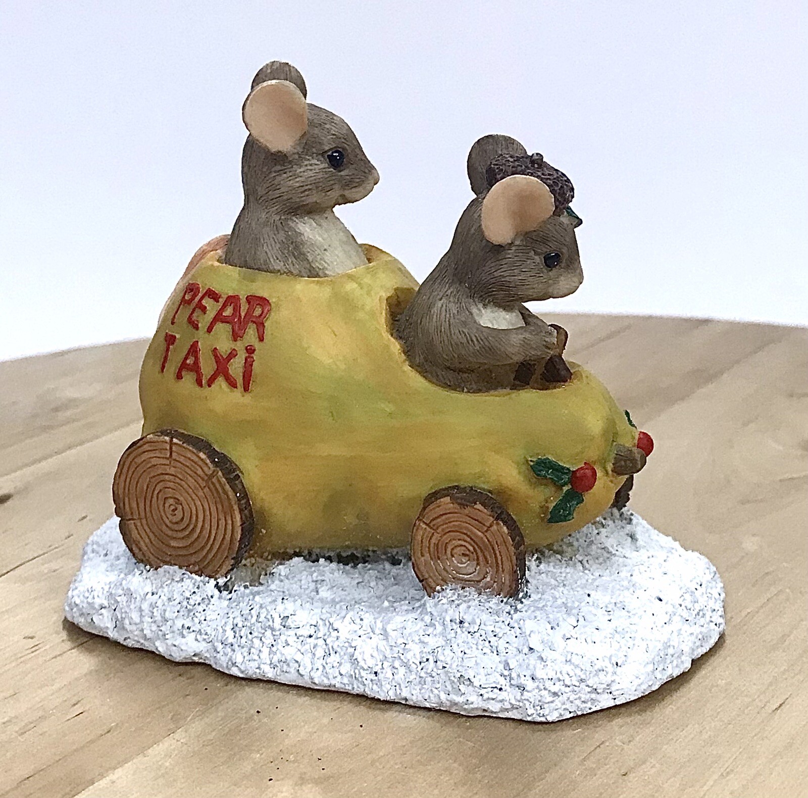 Charming Tails Pear Taxi Figurine Dean Griff Silvestri 87565 Driver & Passenger