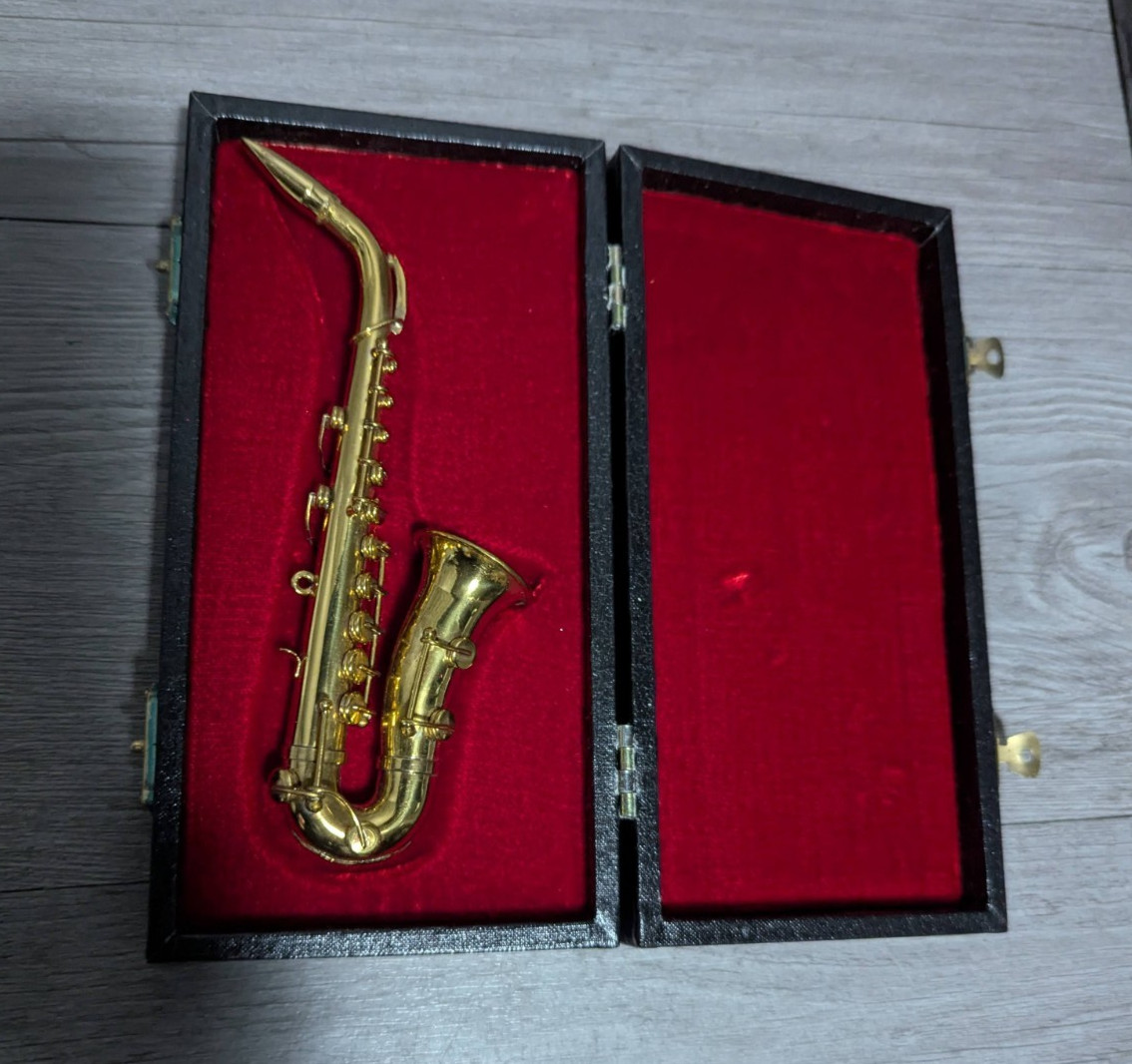 Vtg 6″ Miniature Saxophone w/Case Authentic Models Musical Instrument Figurine