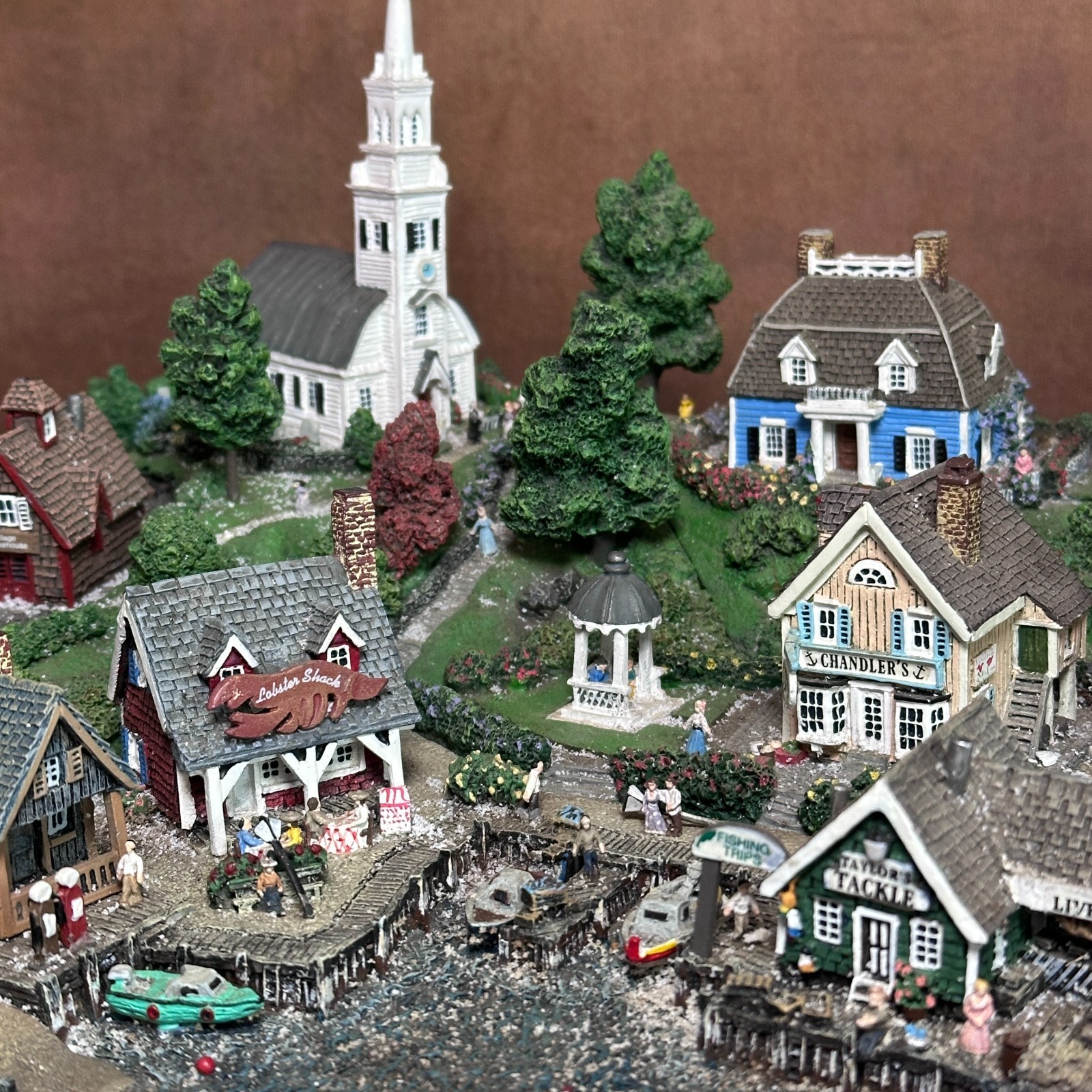Fisherman’s Cove Colin Gough 4-Piece Set Danbury Mint Village Town