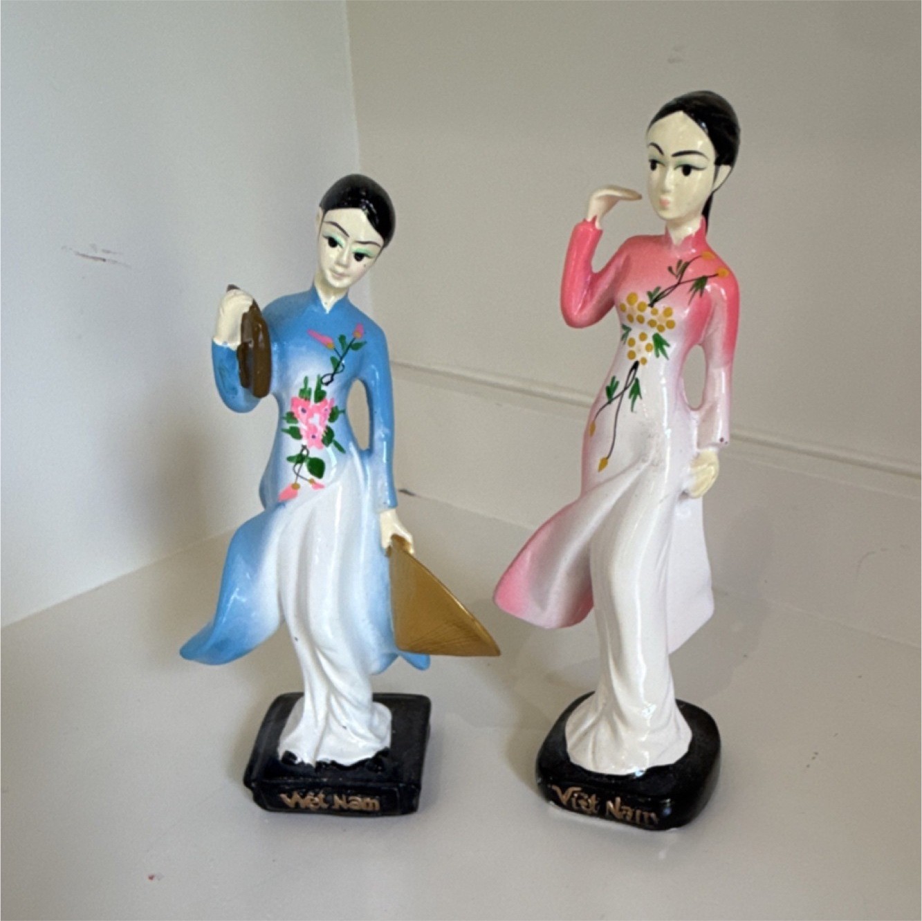 Việt Nam Ceramic Hand Painted Women Figurines Set of 2 Blue Pink Floral