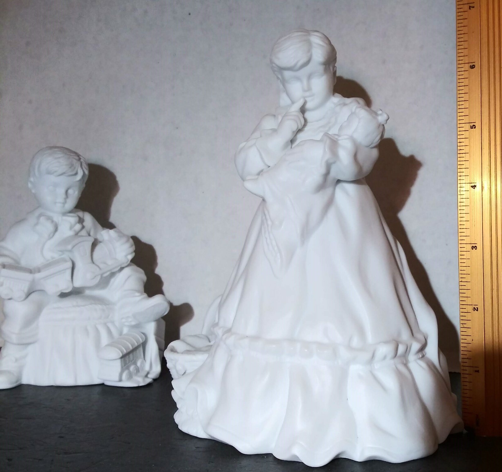 Department 56 Winter Silhouette Christmas presents Set Of 2 Figurines Children