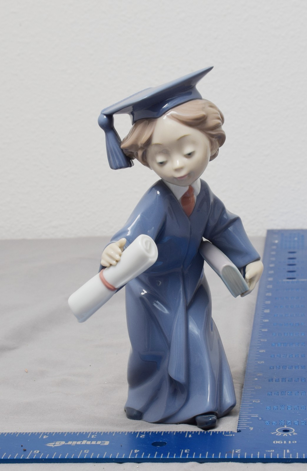 Lladro Figurine #6271 Graduation Boy With Cap, Gown & Diploma – Excellent