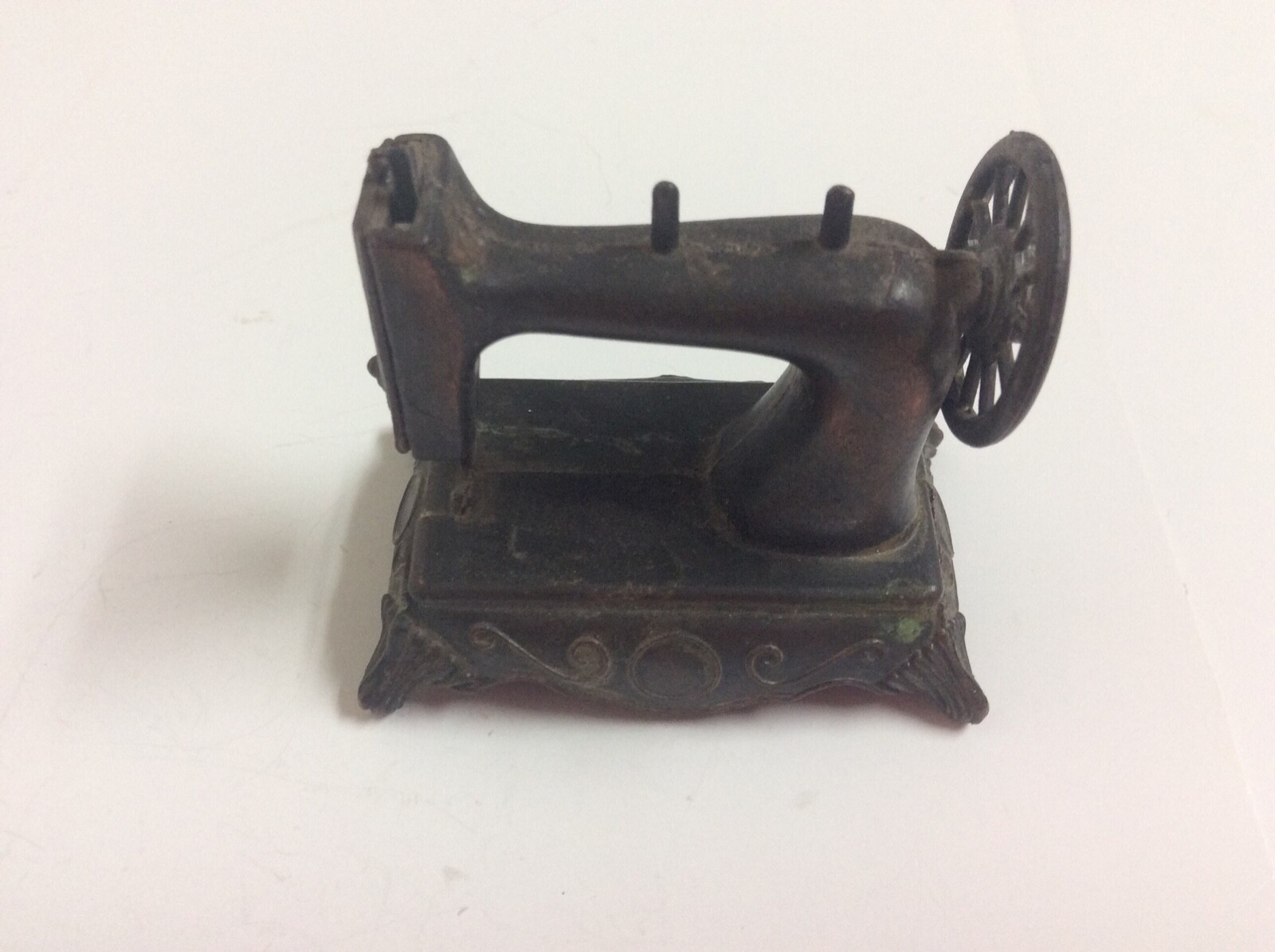 Vintage Durham Industries Die Cast Metal Miniature Antique Sewing Machine
