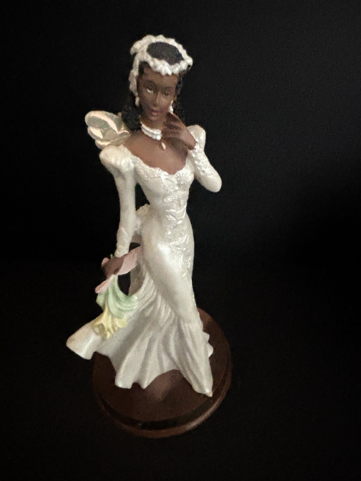 VENUTTI COLLECTION AFRICAN AMERICAN 9.5″ BRIDE BRIDAL WEDDING DRESS FIGURINE