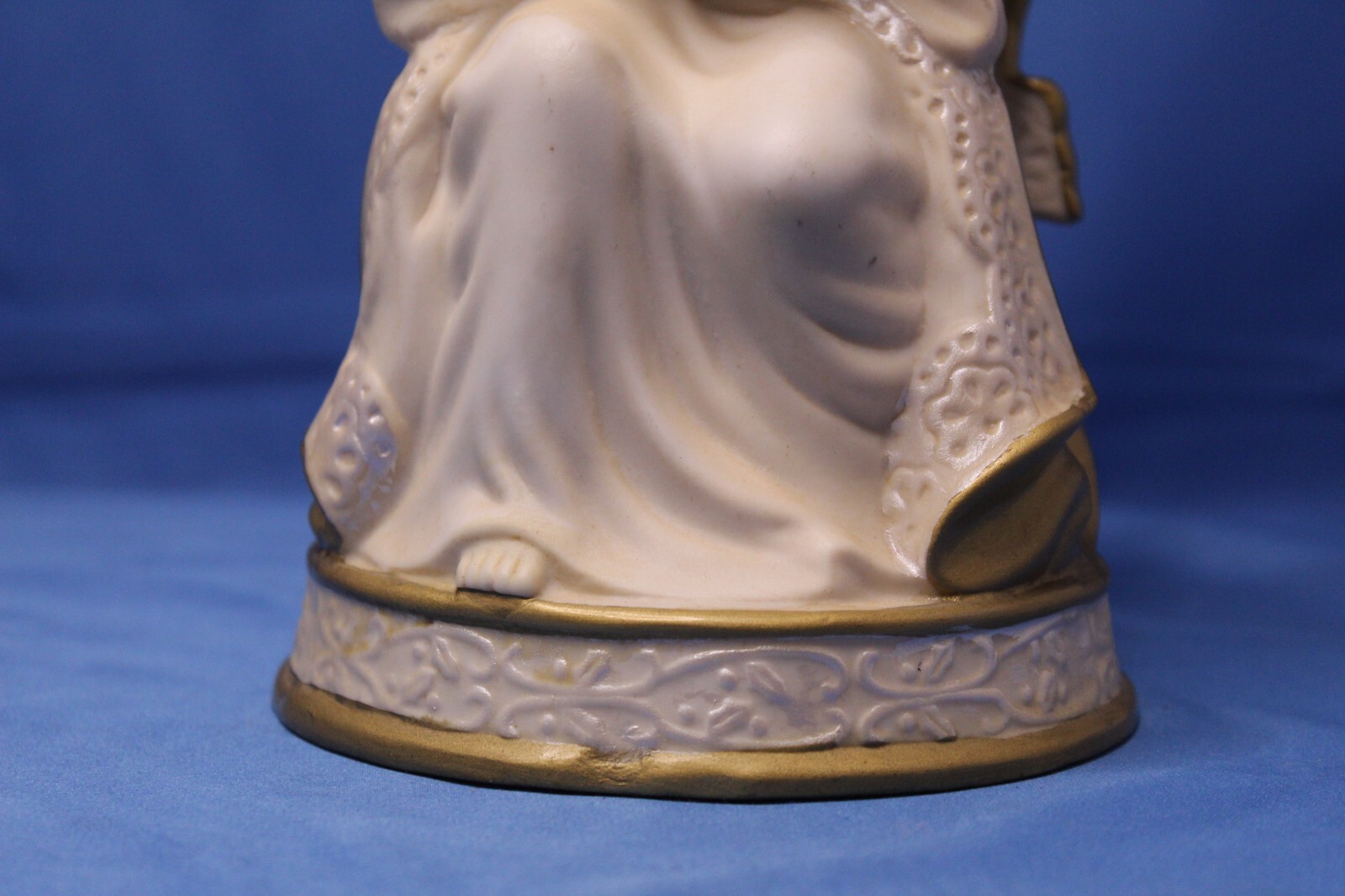 Angel Holding Baby Musical “Silent Night” Figurine Statue 8.5 inches