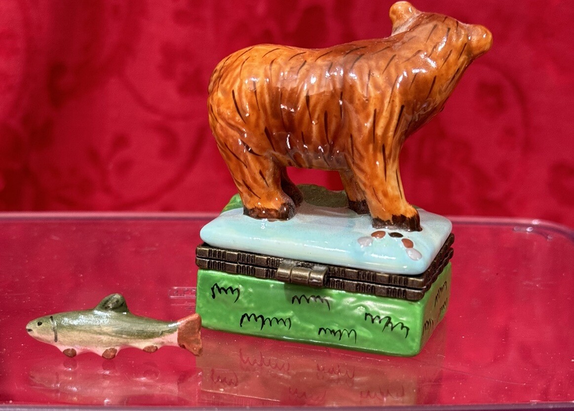 Hinged Trinket Box Porcelain Brown Bear Fishing In Stream Ex Condition W/fish
