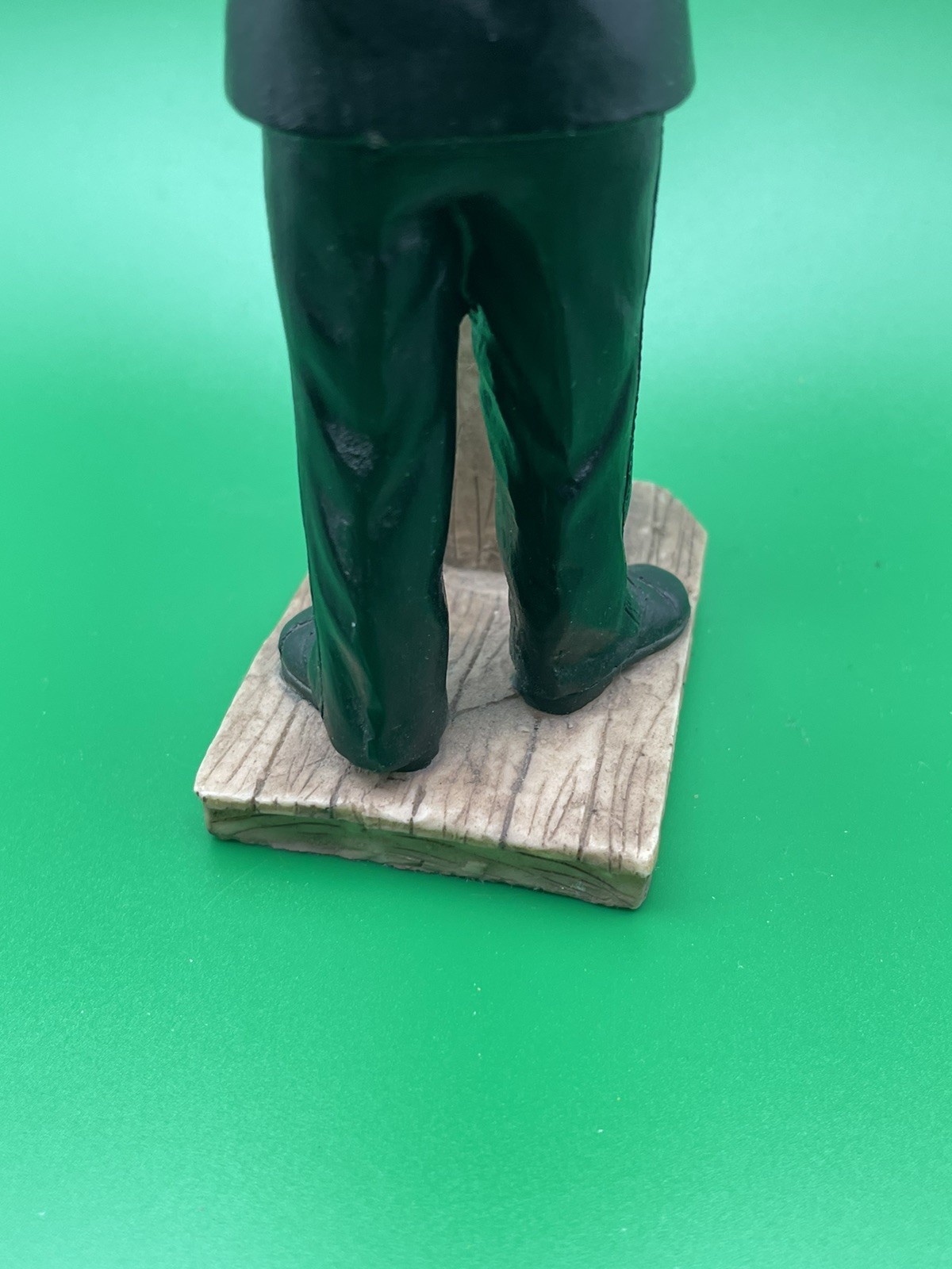 BEAUTIFUL African American Reverend At Church Preaching Figurine – 7in Tall
