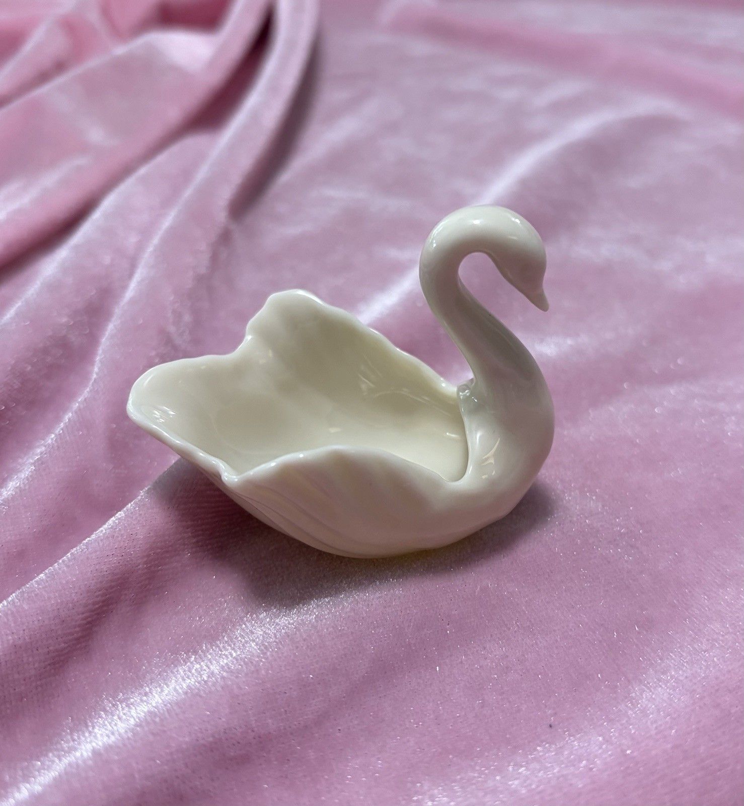 Vintage 2″ Lenox Ivory Porcelain Swan Placecard or Ring Holder “To The Bride”