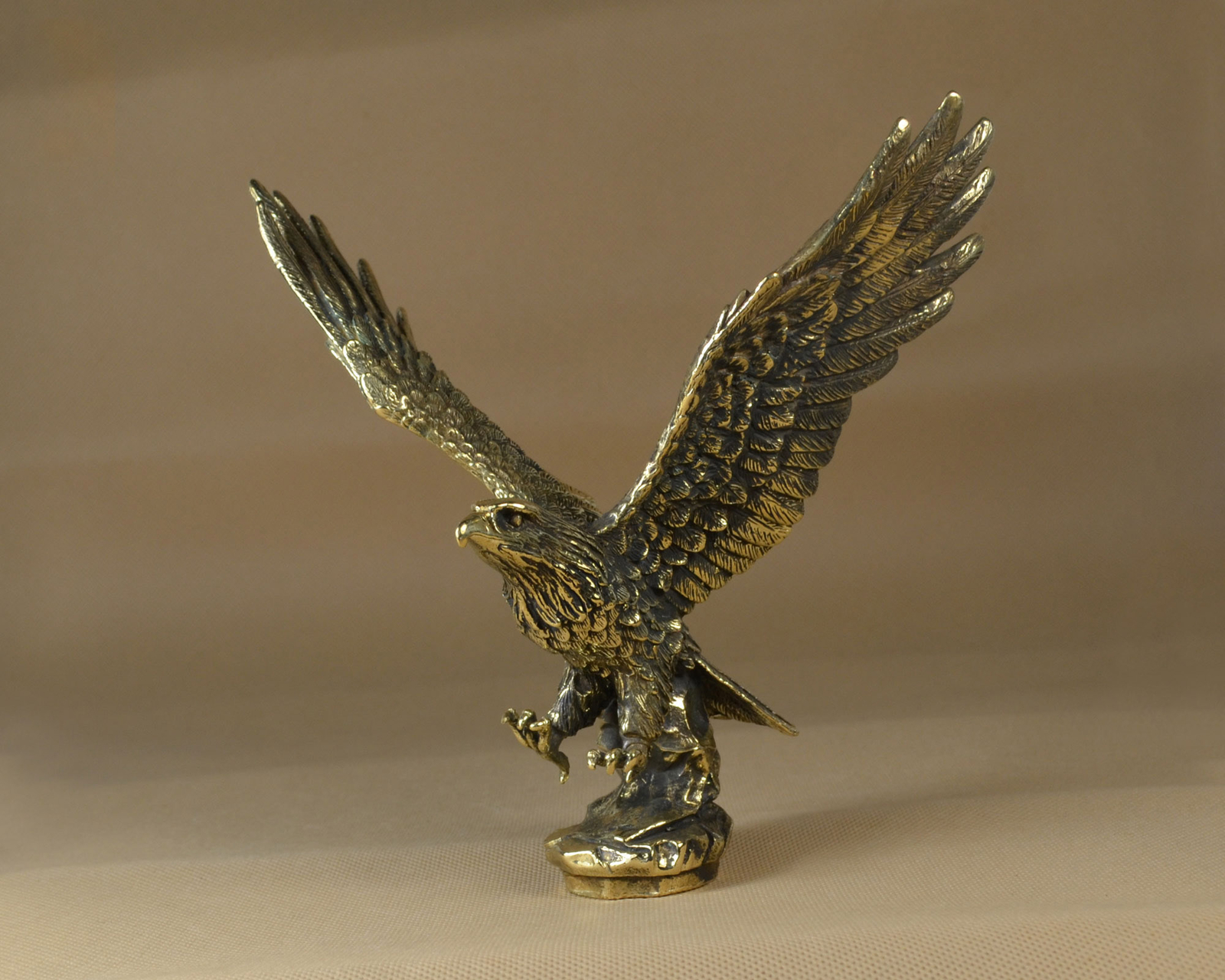 Lost Wax Casting Brass Eagle Statue,Desk Bookcase Decor Art Collection gift