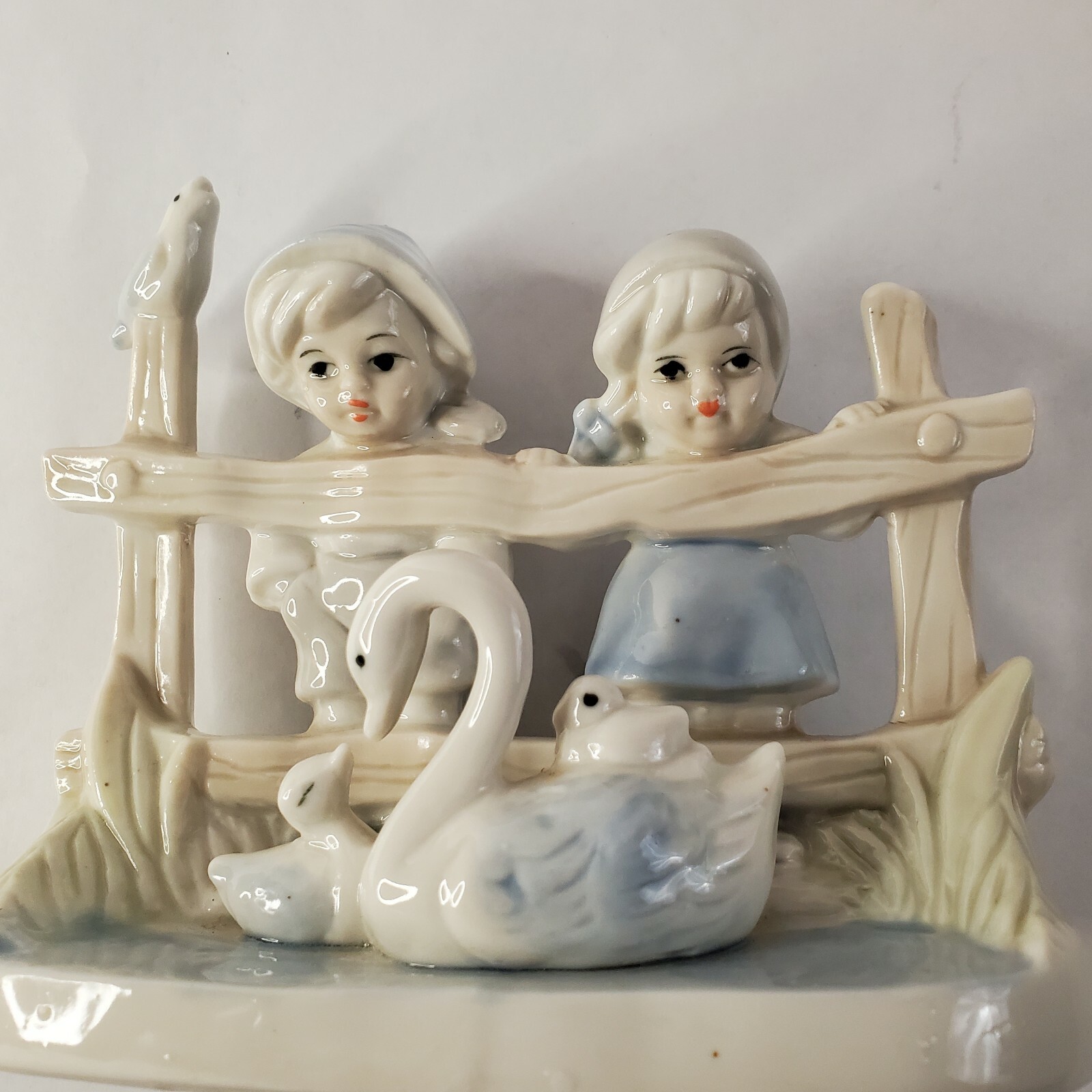 Vintage Artmark Porcelain Ceramic Dutch Boy & Girl Swans Figurine Pastels Japan