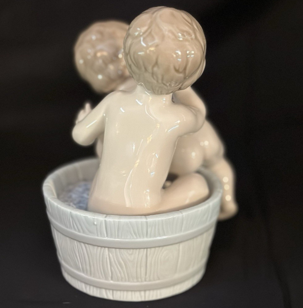 LLADRO “BATH TIME” PORCELAIN FIGURE #6411….MINT!